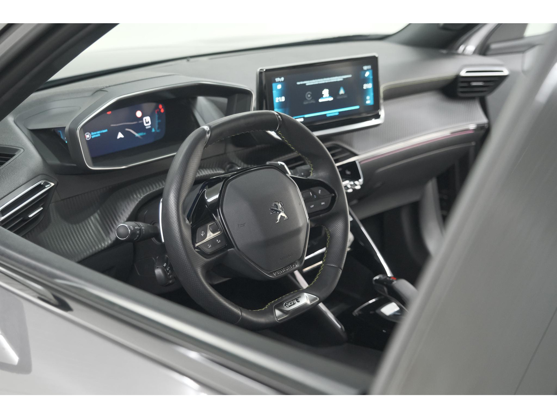 Peugeot 2008 PureTech 130 EAT8 GT | Camera | Dodehoekdetectie | Apple Carplay | Pack Winter