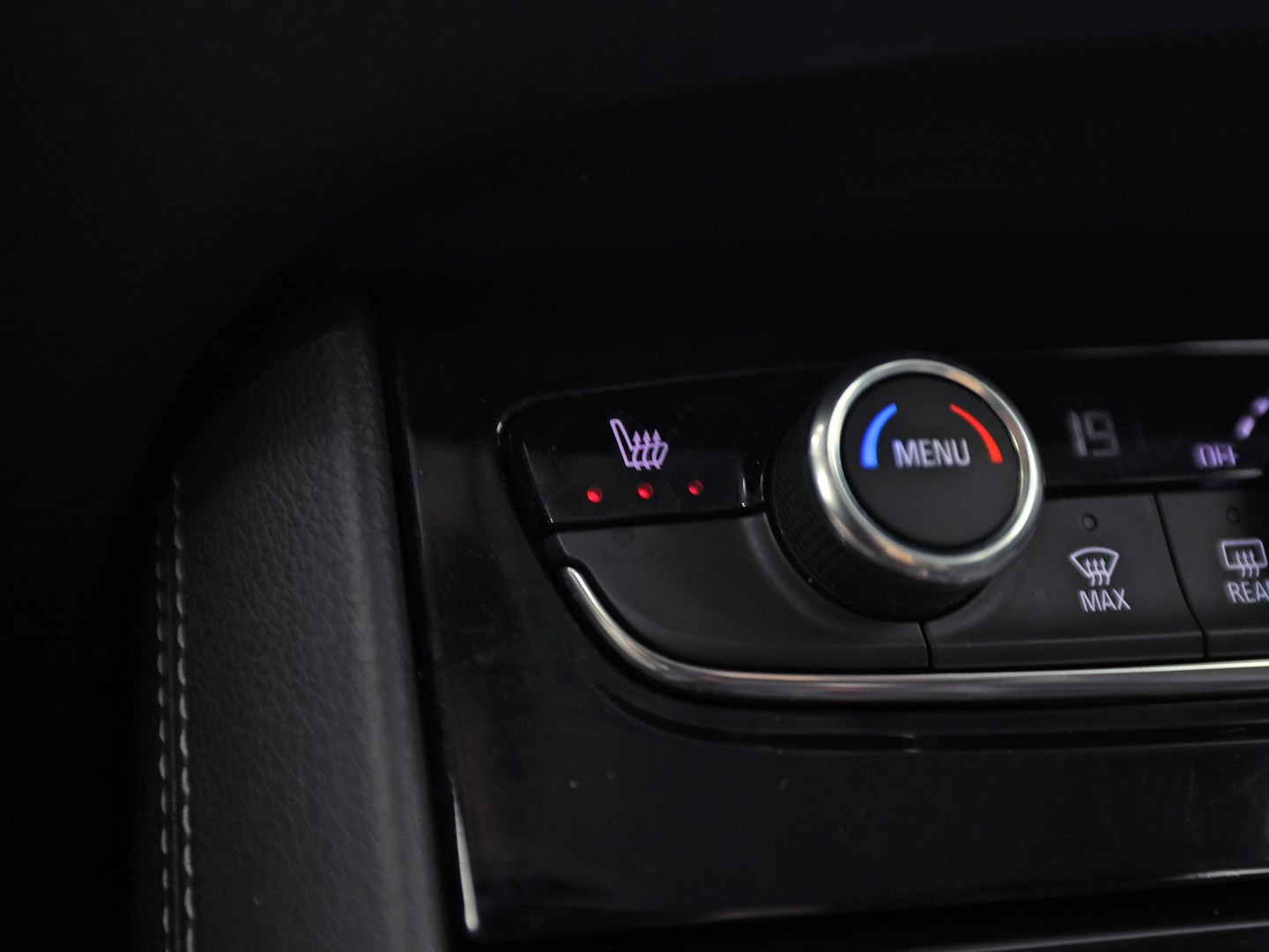 Opel Grandland X 1.2 Turbo Innovation (APPLE CARPLAY, GROOT NAVI, CLIMATE, STUUR/STOELVERWARMING, KEYLESS, CAMERA, SPORTSTOELEN, GETINT GLAS, ELEK ACHTERKLEP, NIEUWE APK, NIEUWSTAAT)