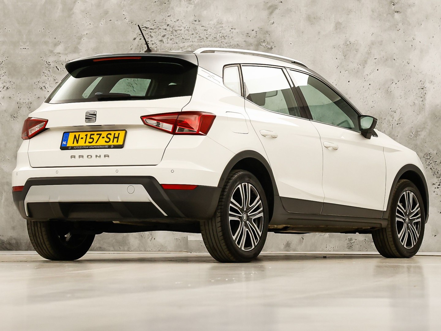 SEAT Arona 1.0 TSI Sport (APPLE CARPLAY, GROOT NAVI, CLIMATE, ZWART HEMEL, SPORTSTOELEN, PARKEERSENSOREN, ELEK PAKKET, CRUISE, NIEUWSTAAT)
