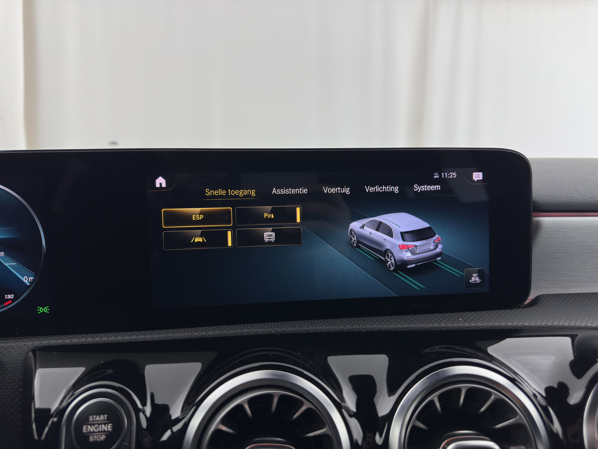 Mercedes-Benz A-klasse 160 AMG-Sportpack Business-Solution (INCL-BTW) *WIDESCREEN-DIGI-COCKPIT | FULL-LED | LEATHER-MICROFIBRE | CAMERA | DYNAMIC-SELECT | CRUISE | HEATED-SPORTSEATS | PRIVACY-GLASS | DAB | AMBIENT-LIGHT | 18"ALU*