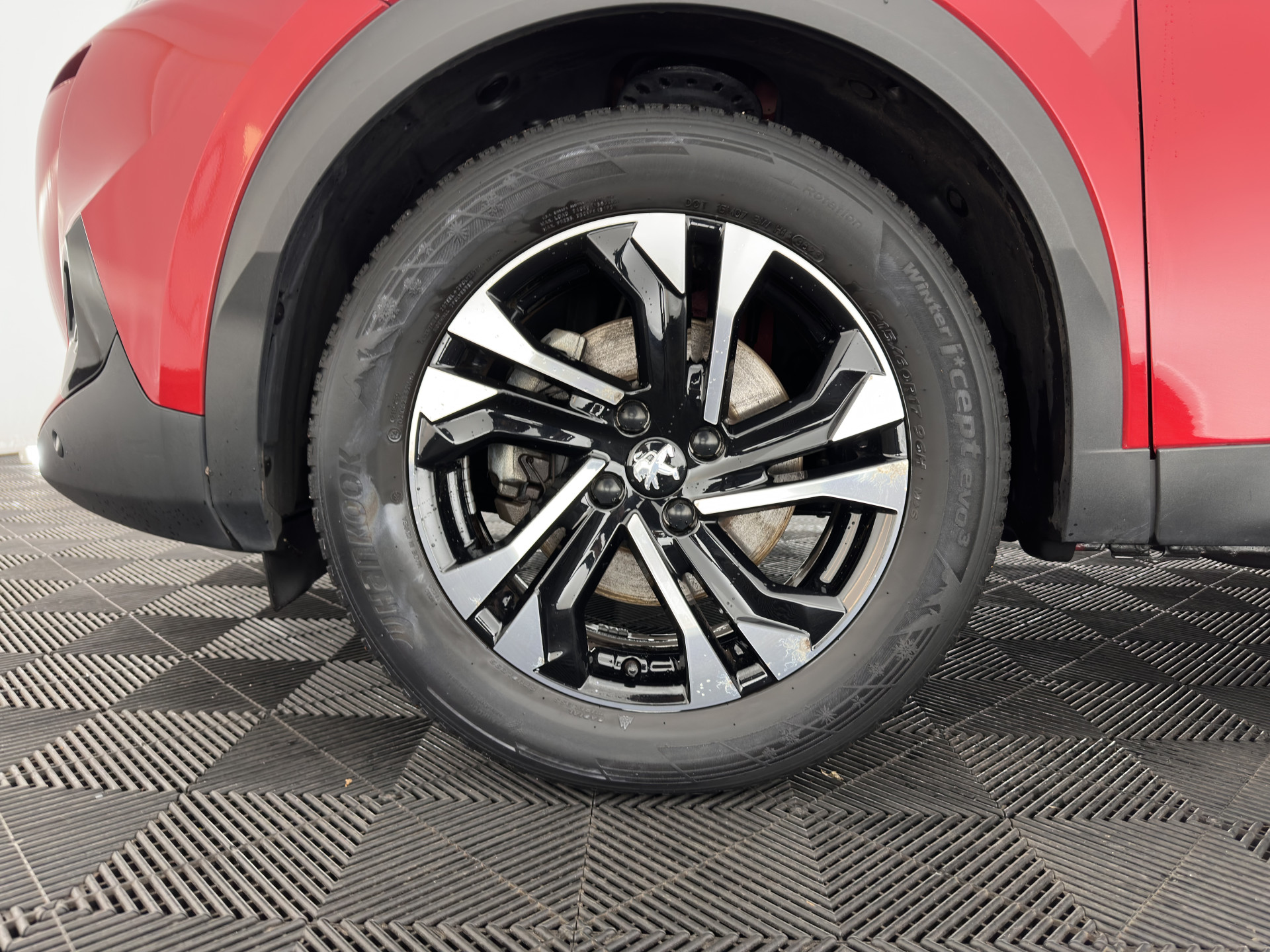 Peugeot e-2008 EV Allure 50 kWh [ 3-Fase ] {SOH-84%} (INCL-BTW) *PANO | LEATHER-FABRIC | FULL-LED | SPORT-SEATS | DIGI-COCKPIT | CAMERA | KEYLESS | PRIVACY-GLASS | DAB+ | NAVI-FULLMAP | ECC | CARPLAY | LANE-ASSIST | PDC | CRUISE | 17''ALU*