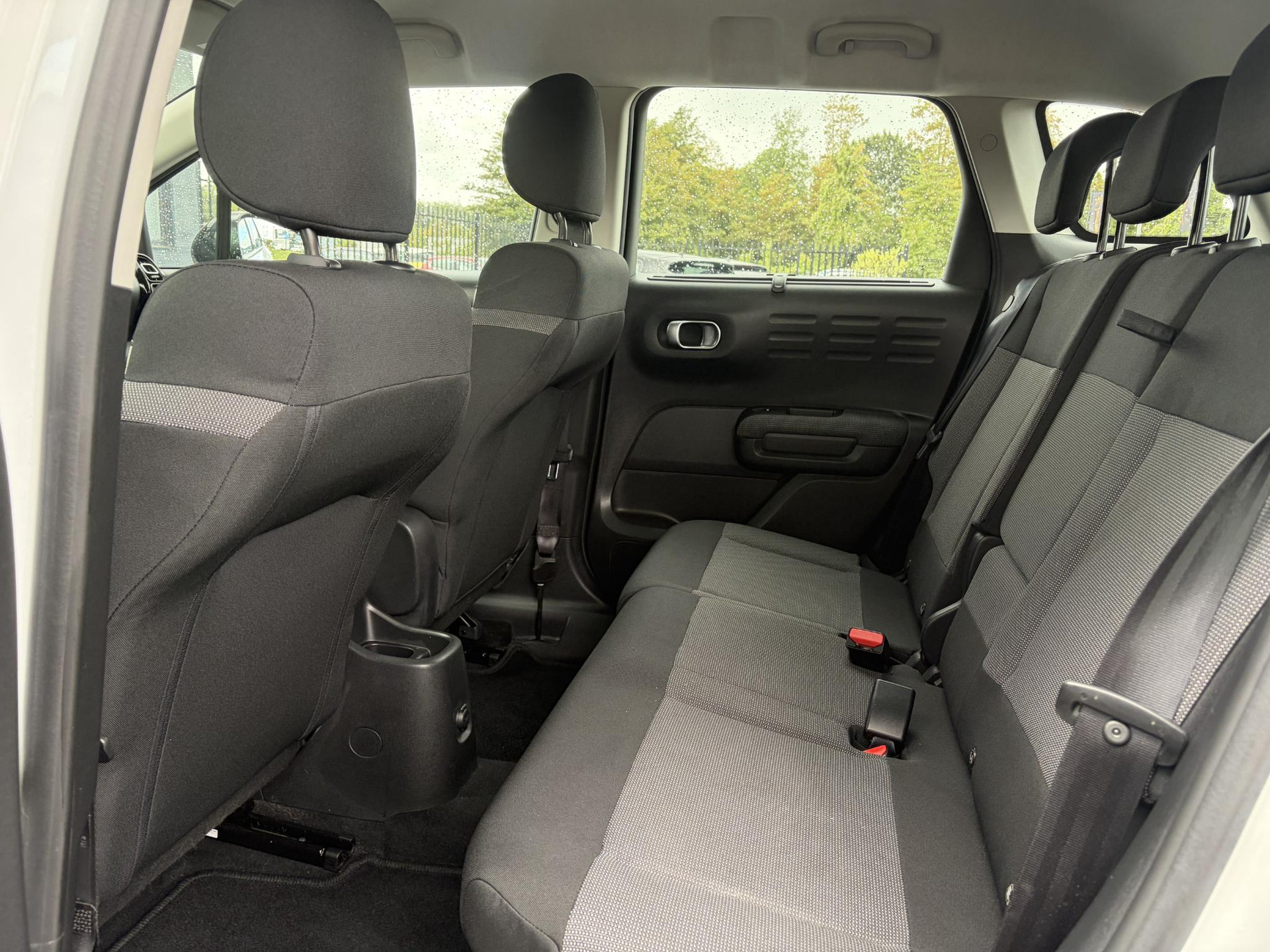 Citroen C3 Aircross 1.2 PureTech Feel ✓1e Eigenaar✓Nieuwe D-riem✓Draadloze telefoonlader✓Carplay✓Navi✓Clima✓Cruise ✓Pdc✓Lm velgen✓Net beurt gehad✓Rijstrooksensor✓N.A.P✓Apk tot 09-2027