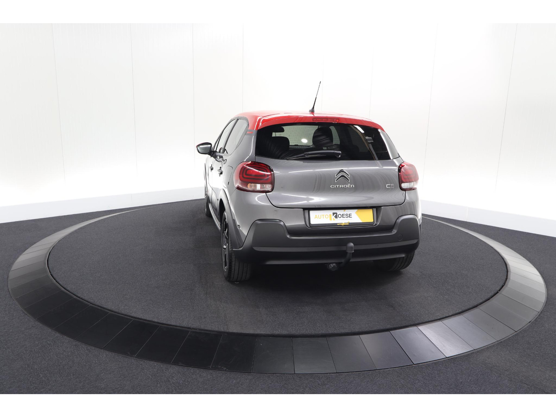 Citroen C3 PureTech 110 EAT6 Business | Trekhaak | Camera | Dodehoekdetectie | Navigatie | Climate Control