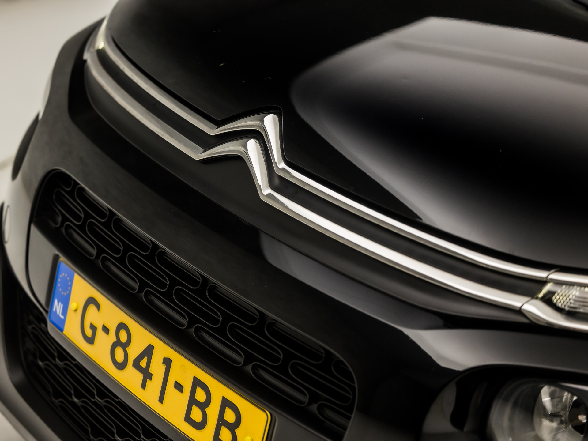 Citroën C3 1.2 PureTech S&S Origins (APPLE CARPLAY, NAVIGATIE, 360 CAMERA, LANE ASSIST, SPORTSTOELEN, LM VELGEN, PARKEERSENSOREN, CRUISE, NIEUWE APK, NIEUWSTAAT)