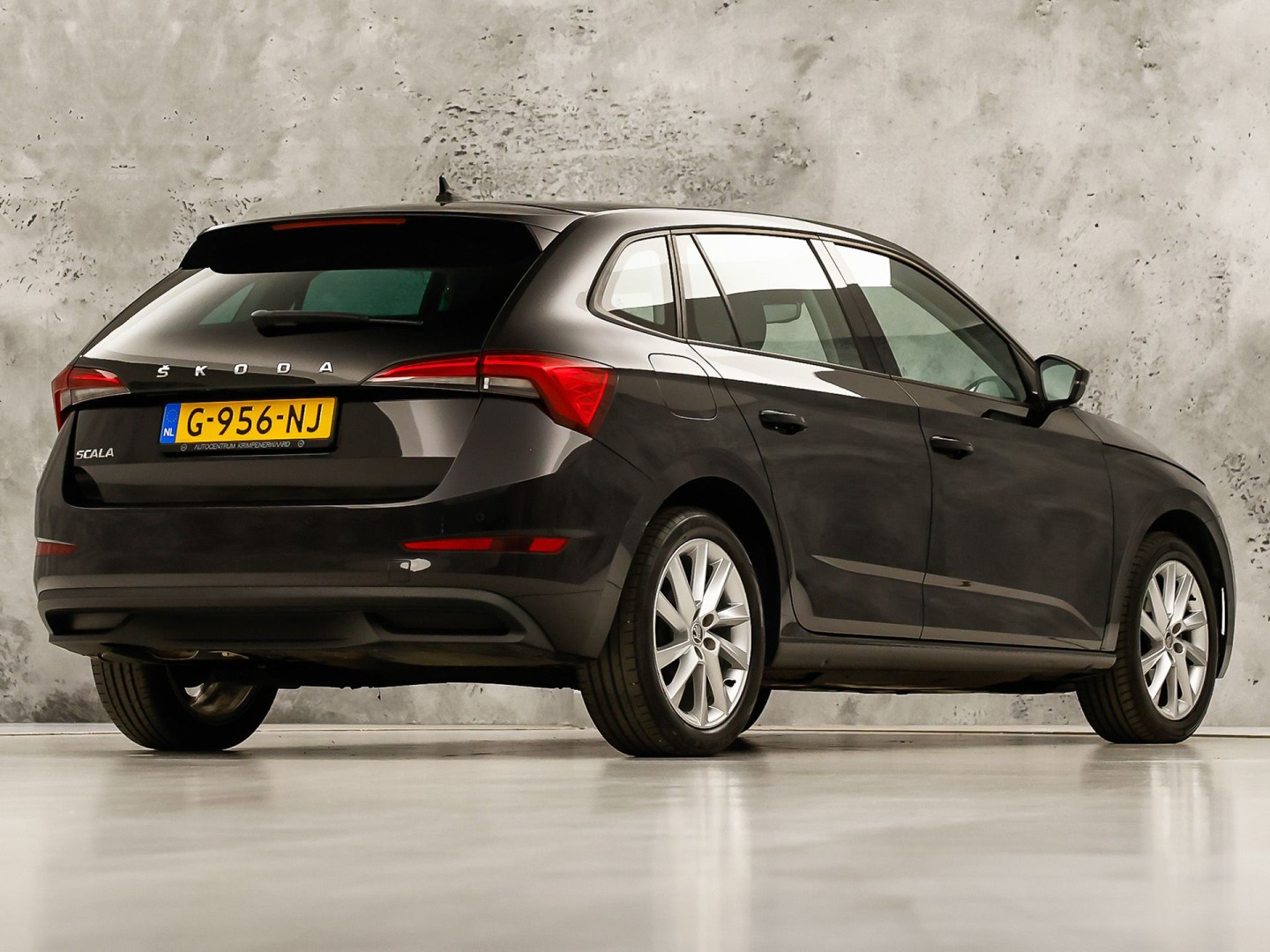Škoda Scala 1.0 TSI Sport Automaat (GROOT NAVI, VIRTUAL COCKPIT, CLIMATE, APPLE CARPLAY, STOELVERWARMING, NIEUWE APK, NIEUWSTAAT)