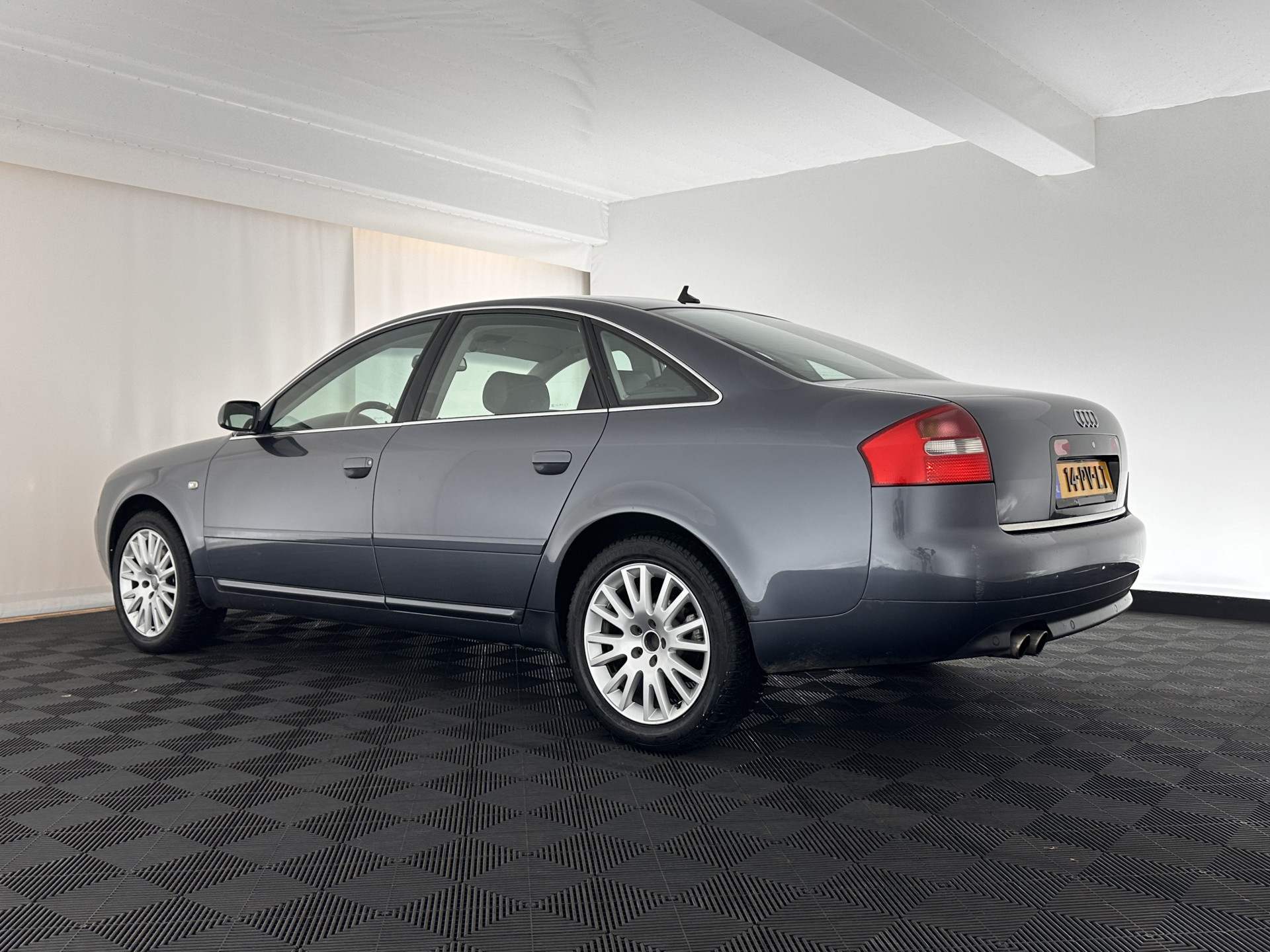 Audi A6 Limousine 2.4 MT  [ GEARBOX-PROBLEM ] Aut. *LUXURY-LEATHER | ECC | PDC | CRUISE | RADIO-CD | COMFORT-SEATS | 17"ALU*