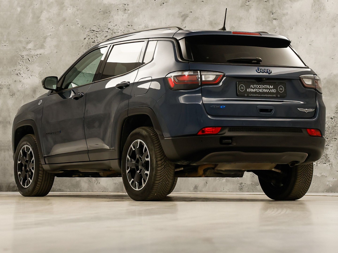 Jeep Compass 4xe 240 Plug-in Hybrid Electric Trailhawk 240Pk Automaat (PANORAMADAK, VIRTUAL COCKPIT, APPLE CARPLAY, GROOT NAVI, CAMERA, SPORTSTOELEN, GETINT GLAS, ADAPTIVE CRUISE, NIEUWSTAAT)