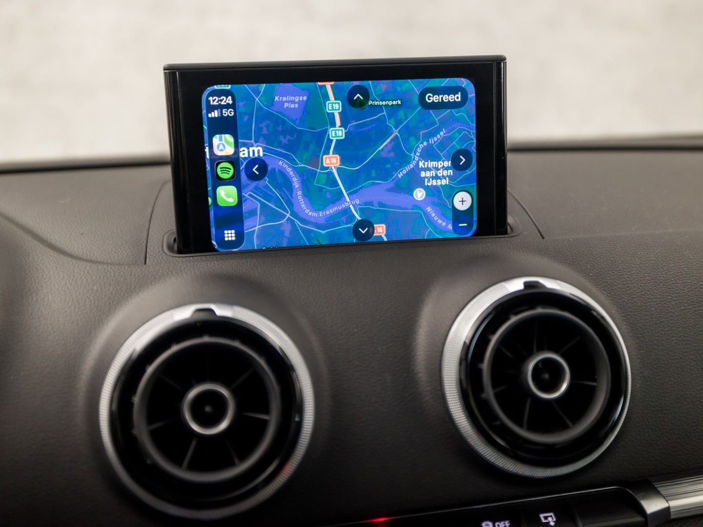 Audi A3 Sportback 1.0 TFSI Sport (APPLE CARPLAY, GROOT NAVI, CLIMATE, DYNAMISCHE KNIPPERLICHTEN, SPORTSTOELEN, CRUISE, PARKEERSENSOREN, NIEUWE APK, NIEUWSTAAT)