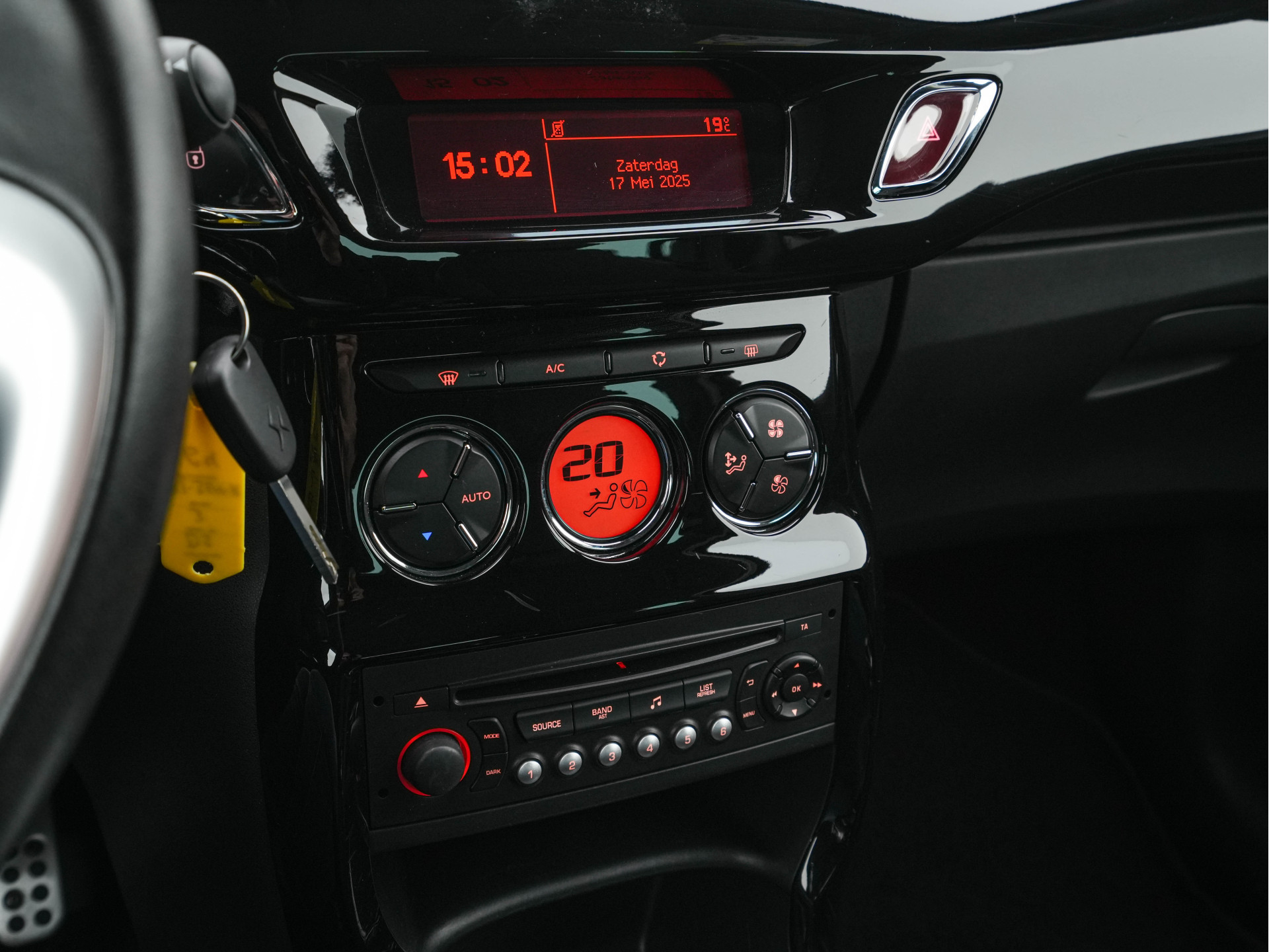 DS 3 1.6 BlueHDi Business *ALCANTARA-MICROFIBRE | SPORT-SEATS | ECC | PDC | CRUISE | PRIVACY-GLASS | 16''ALU*