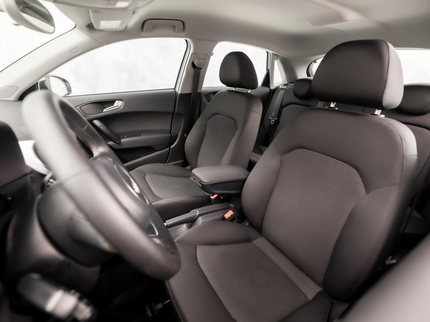 Audi A1 Sportback 1.2 TFSI S-Line Sport (NAVIGATIE, 5 DEURS, PARKEERSENSOREN, CRUISE, SPORTSTOELEN, LED ACHTERLICHTEN, BLUETOOTH, NIEUWE APK, NIEUWSTAAT)