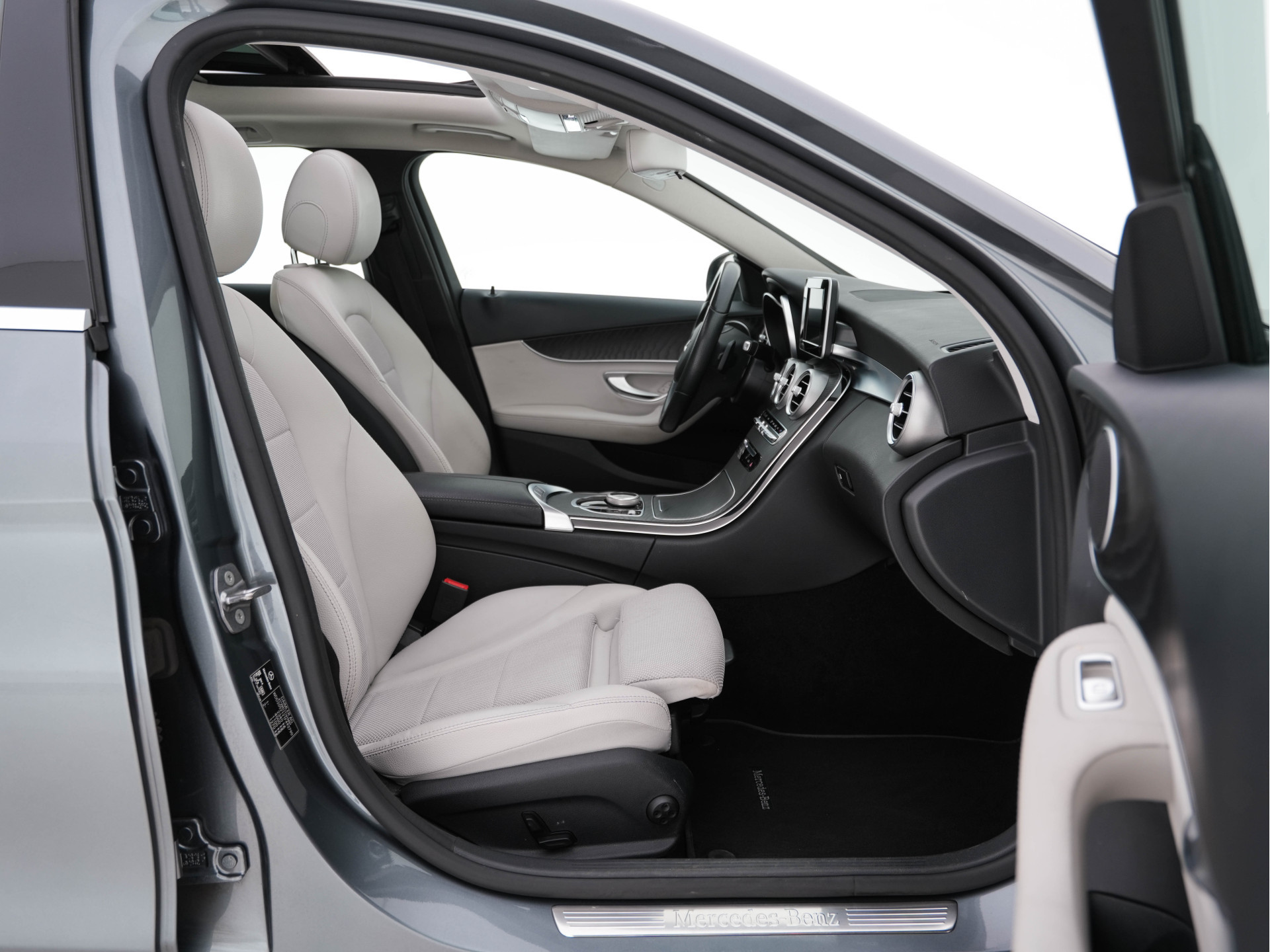 Mercedes-Benz C-klasse Estate 300 CDI HYBRID Avantgarde Lease Edition Aut. *PANO | LEATHER-MICROFIBRE | FULL-LED | NAVI-FULLMAP | SPORT-SEATS | ECC | SHIFT-PADDLES | PDC | CRUISE | TOWBAR | 17''ALU*