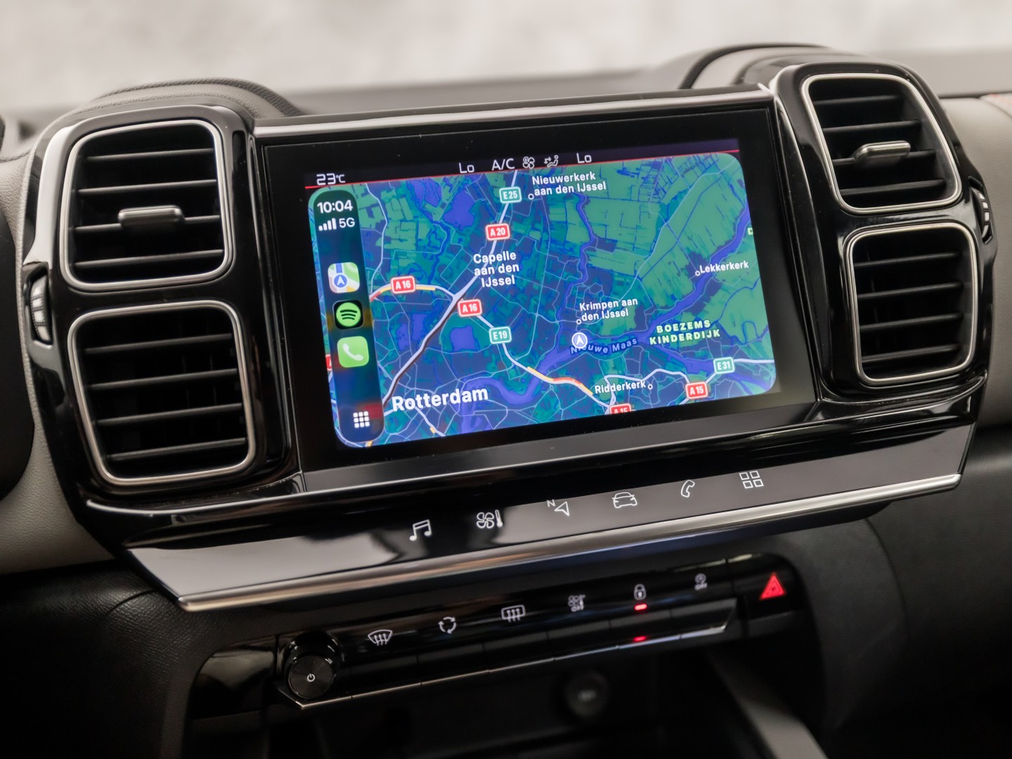 Citroën C5 Aircross 1.6 PureTech Sport 181Pk Automaat (APPLE CARPLAY, GROOT NAVI, 360 CAMERA, LM VELGEN, TREKHAAK, SPORTSTOELEN, KEYLESS, ADAPTIVE CRUISE, NIEUWSTAAT)