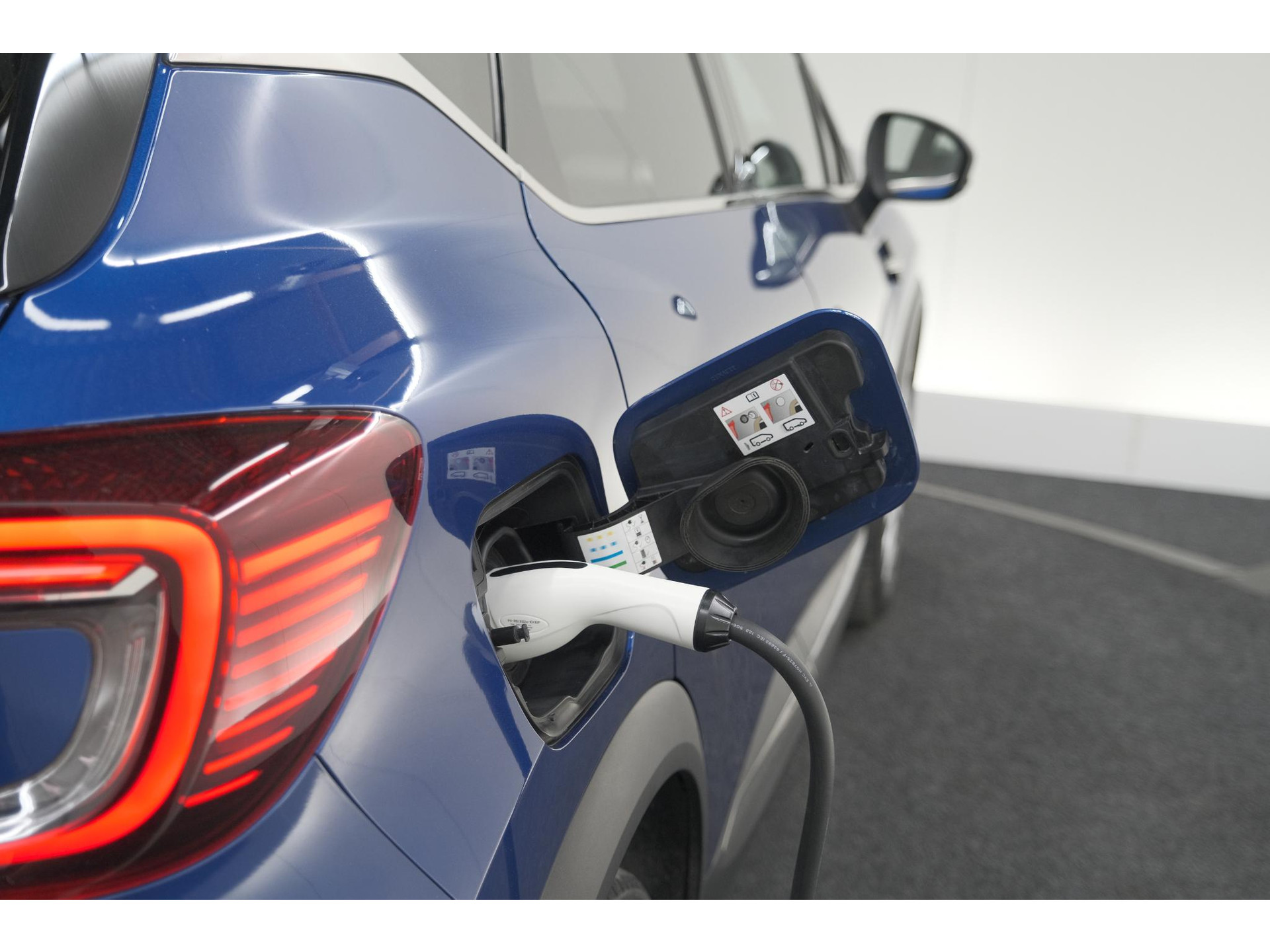 Renault Captur 1.6 E-Tech Plug-in Hybrid 160 Intens | Camera | 9.3 Inch Groot Scherm | Apple Carplay | Parkeersensoren