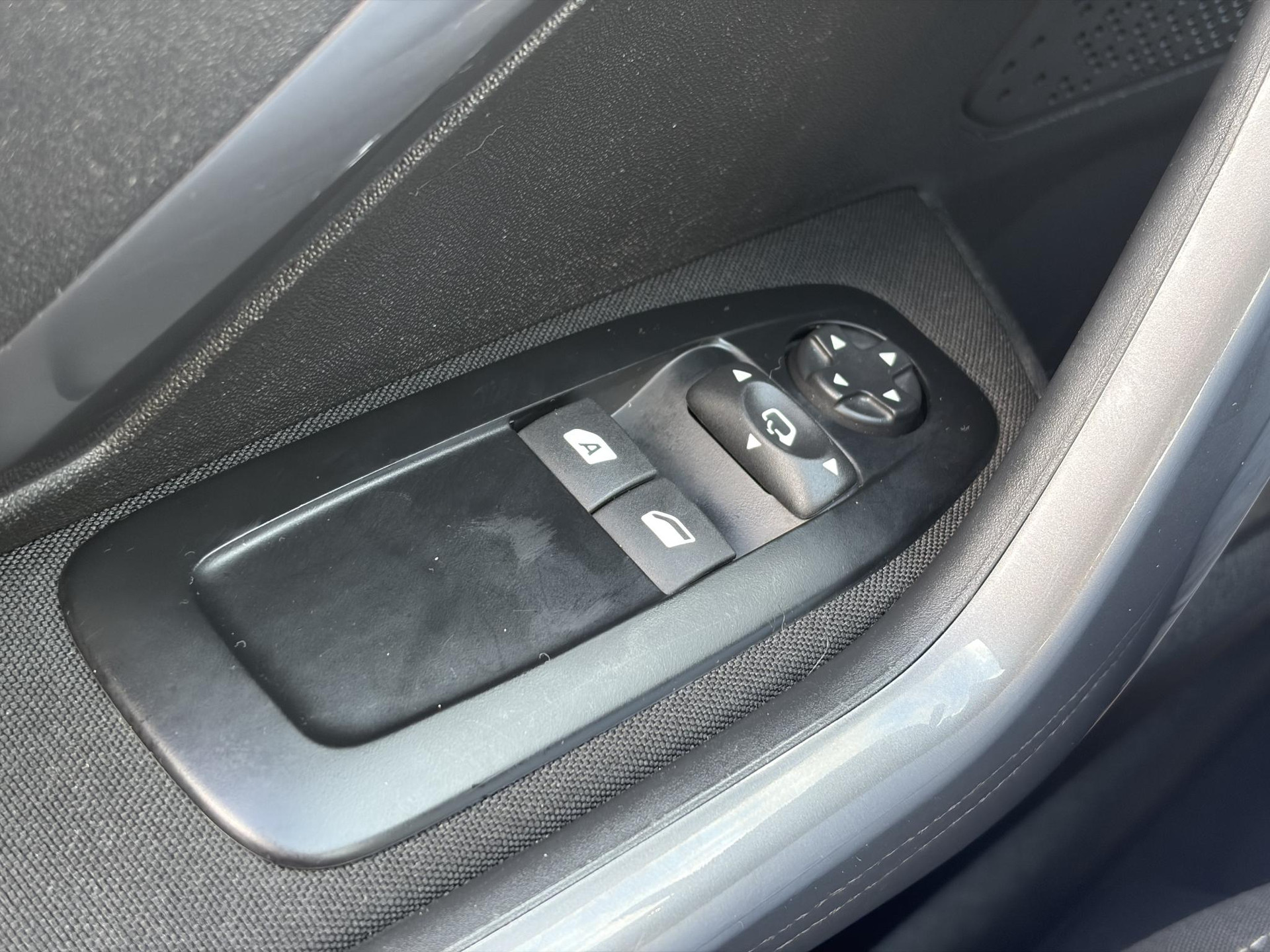 Peugeot 2008 1.2 PureTech Blue Lion 2e Eigenaar,131pk,Carplay,Navi,Dealer Onderhouden,6 Bak,D-riem vv in 2024,Pdc,N.A.P,Apk tot 04-2027