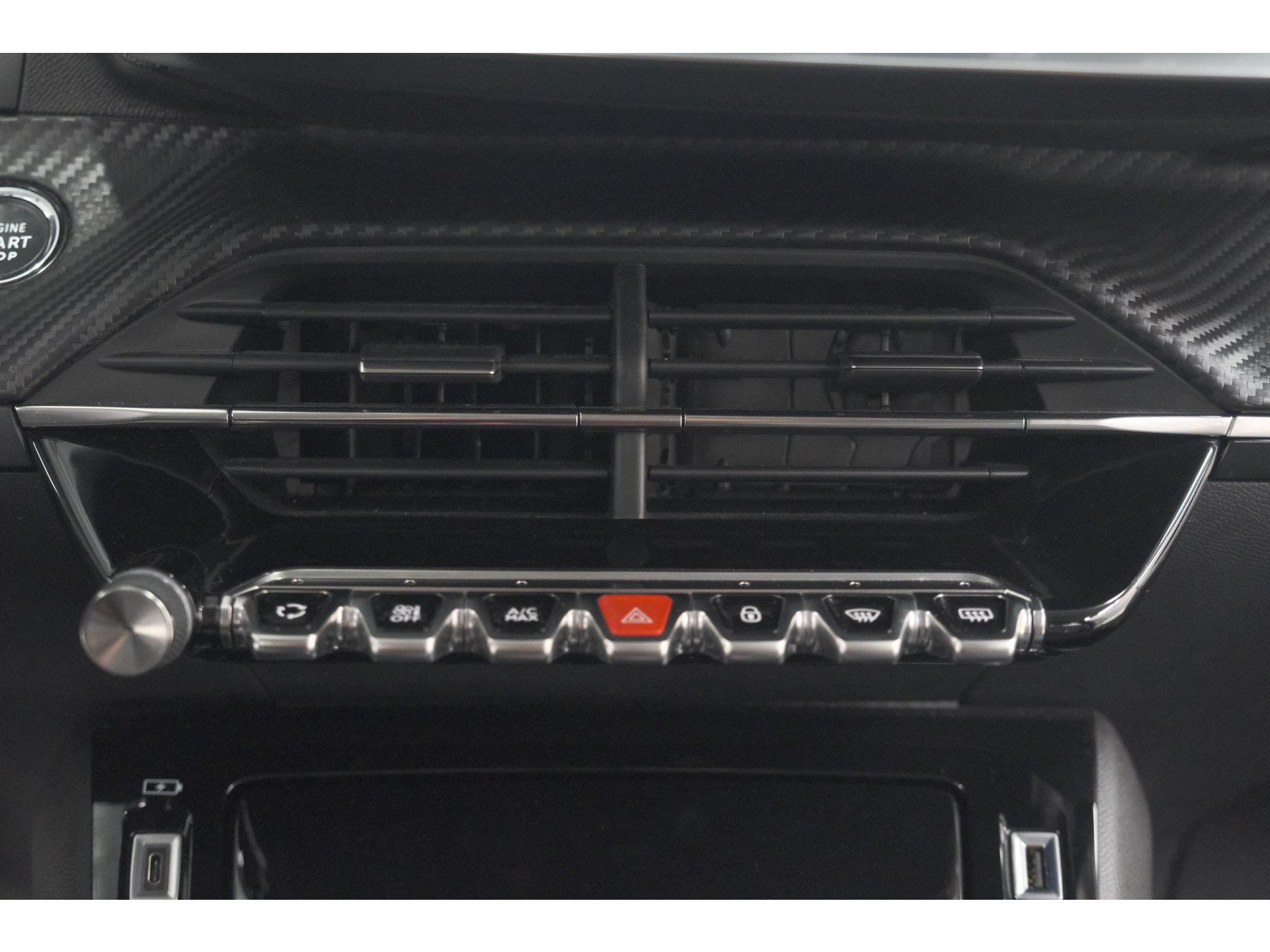 Peugeot e-2008 EV Allure 50 kWh | SOH=96.7 % | 3 Fase Laadfunctie | Camera | Navigatie | Parkeersensoren | Apple Carplay