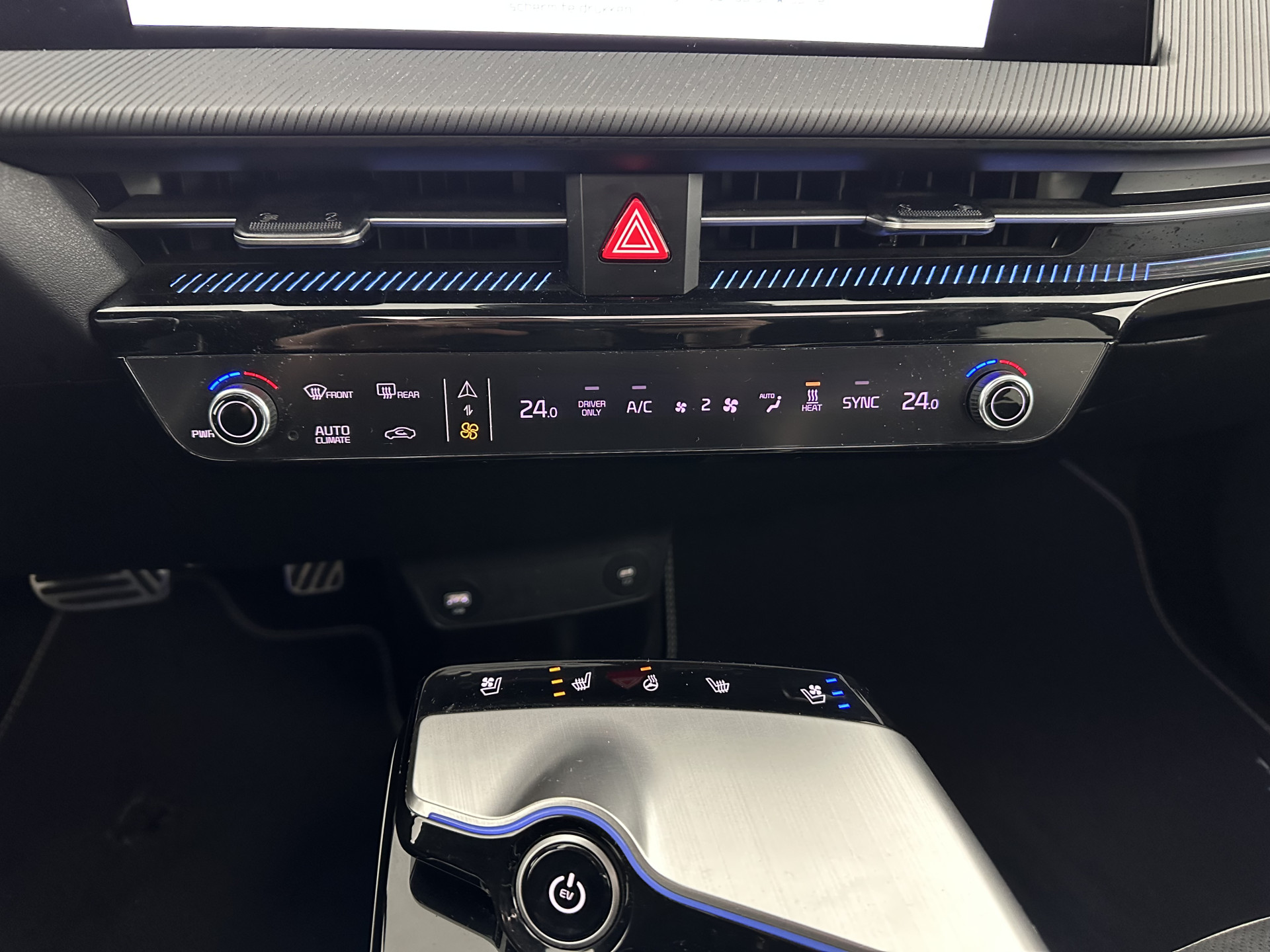 Kia EV6 GT-Line 77.4 kWh (INCL-BTW) *AUT | PANO | HEAD-UP | LEATHER-ALCANTARA | ADAPTIVE-CRUISE | DIGI-COCKPIT | MERIDIAN-AUDIO | MEMORY-PACK | FULL-LED | KEYLESS | TOP-VIEW | DAB | BLIND-SPOT | NAVI-FULLMAP | PRIVAC