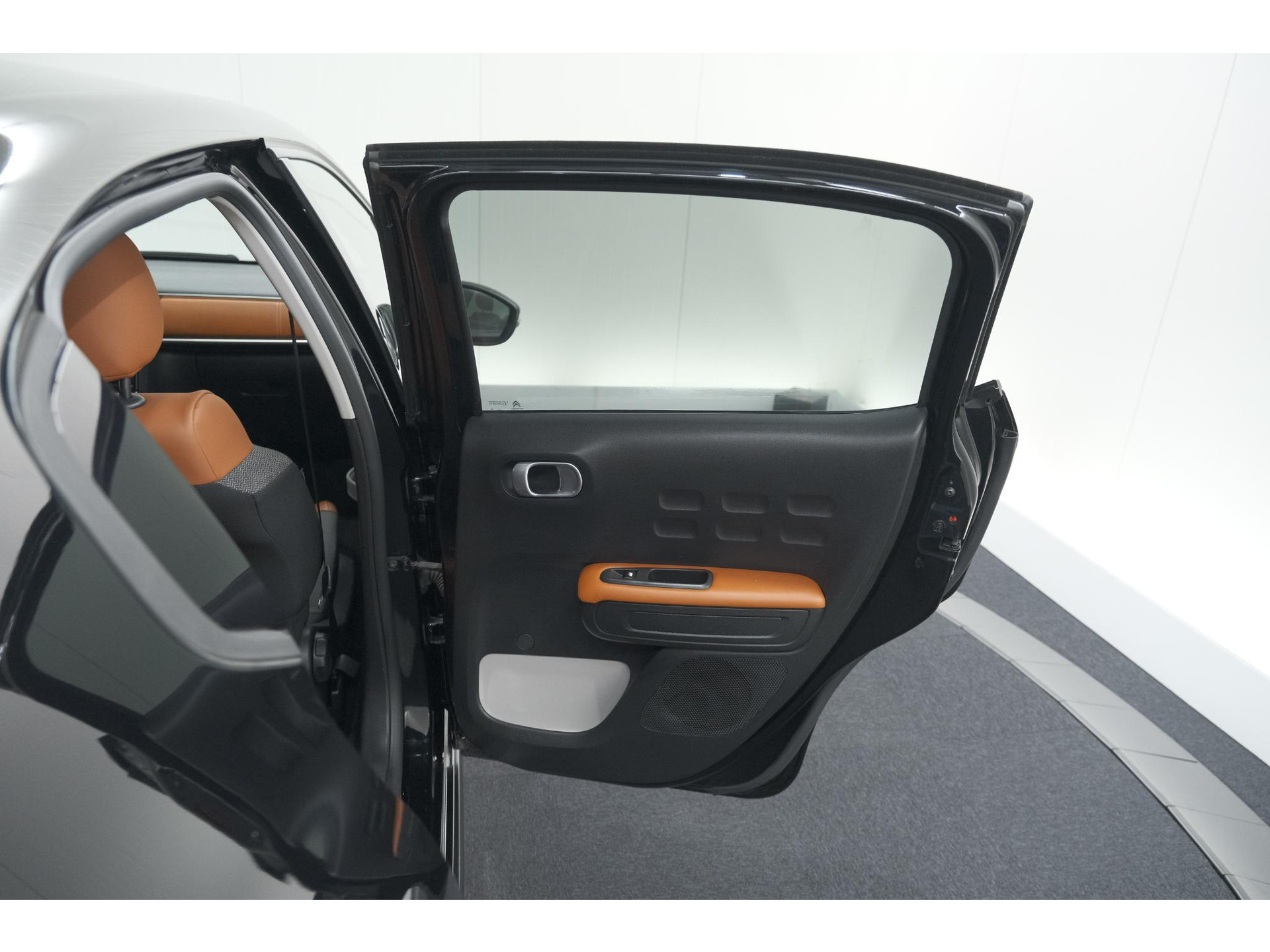 Citroen C3 PureTech 110 S&S Shine | Trekhaak | Parkeersensoren | Navigatie | Apple Carplay