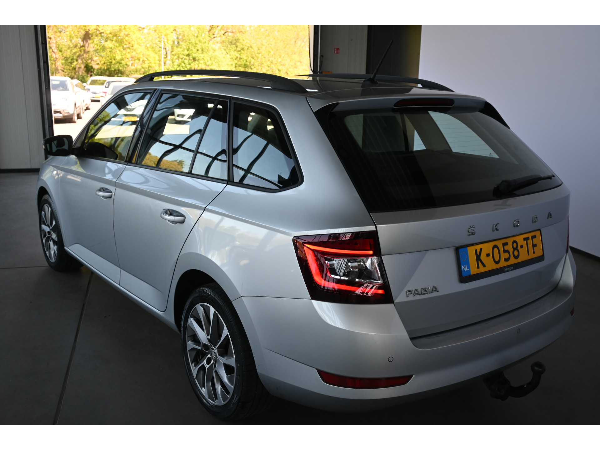 ŠKODA Fabia Combi 1.0 TSI Business Edition Airco Navigatie LED Cruise Control 1e Eigenaar Rijklaarprijs! Inruil Mogelijk!