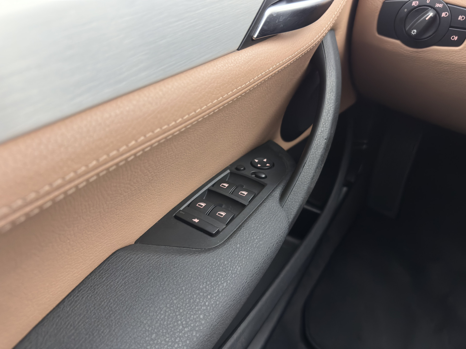 BMW X1 sDrive20i Business Aut. *LUXURY-LEATHER | XENON | HEATED-COMFORTSEATS | NAVI-FULLMAP | ECC | PDC | CRUISE | 18''ALU*