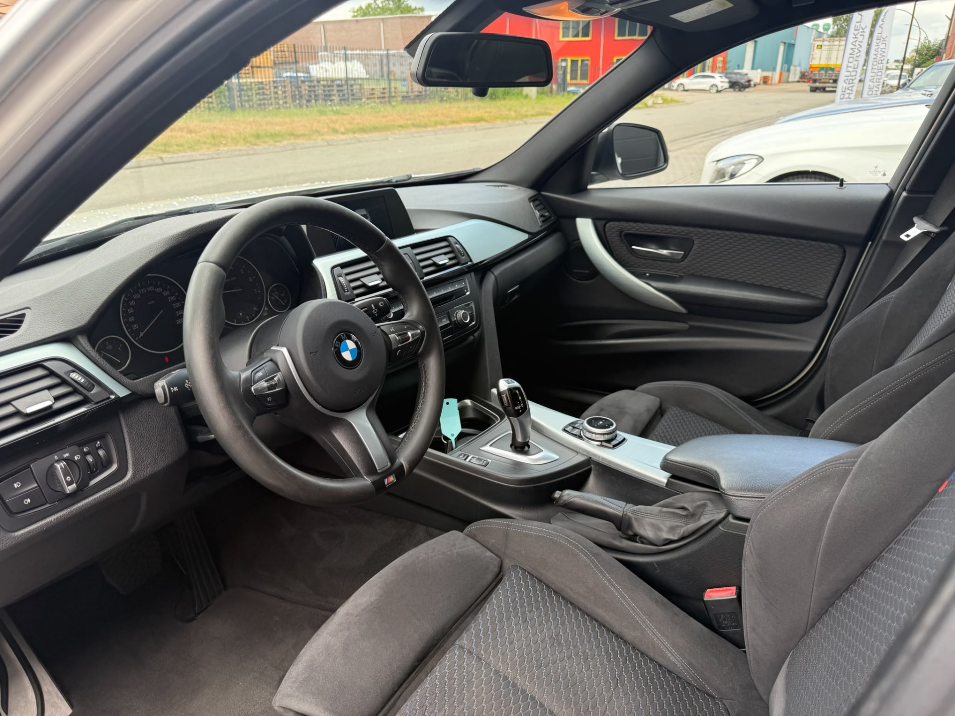BMW 3-serie 316i M Sport Edition | NIEUWE APK | 3/6 of 12 MND GARANTIE | SCHUIF DAK | NAVI |