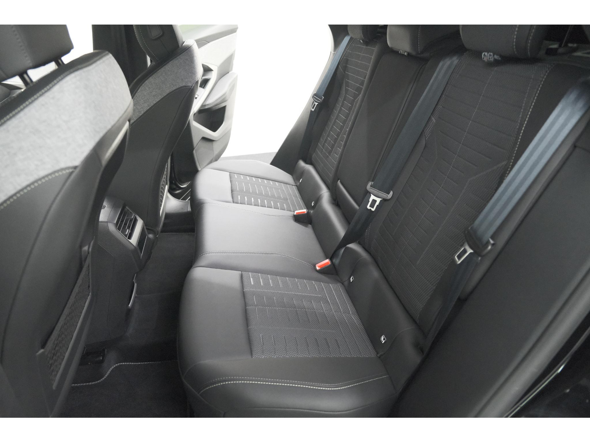 Peugeot 3008 1.2 Hybrid 145 GT | Adaptieve Cruise Control | Camera | Elektrische Kofferklep | Apple Carplay