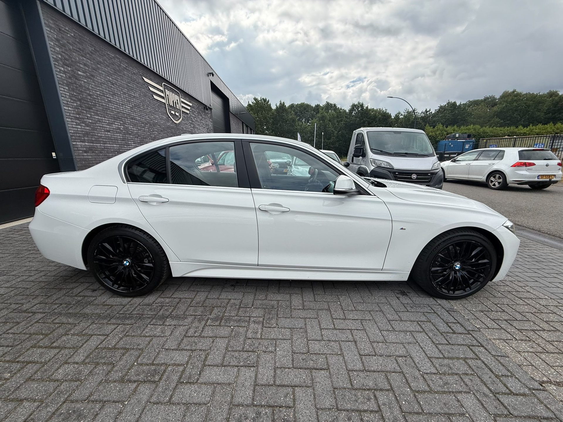 BMW 3-serie 316i M Sport Edition | NIEUWE APK | 3/6 of 12 MND GARANTIE | SCHUIF DAK | NAVI |