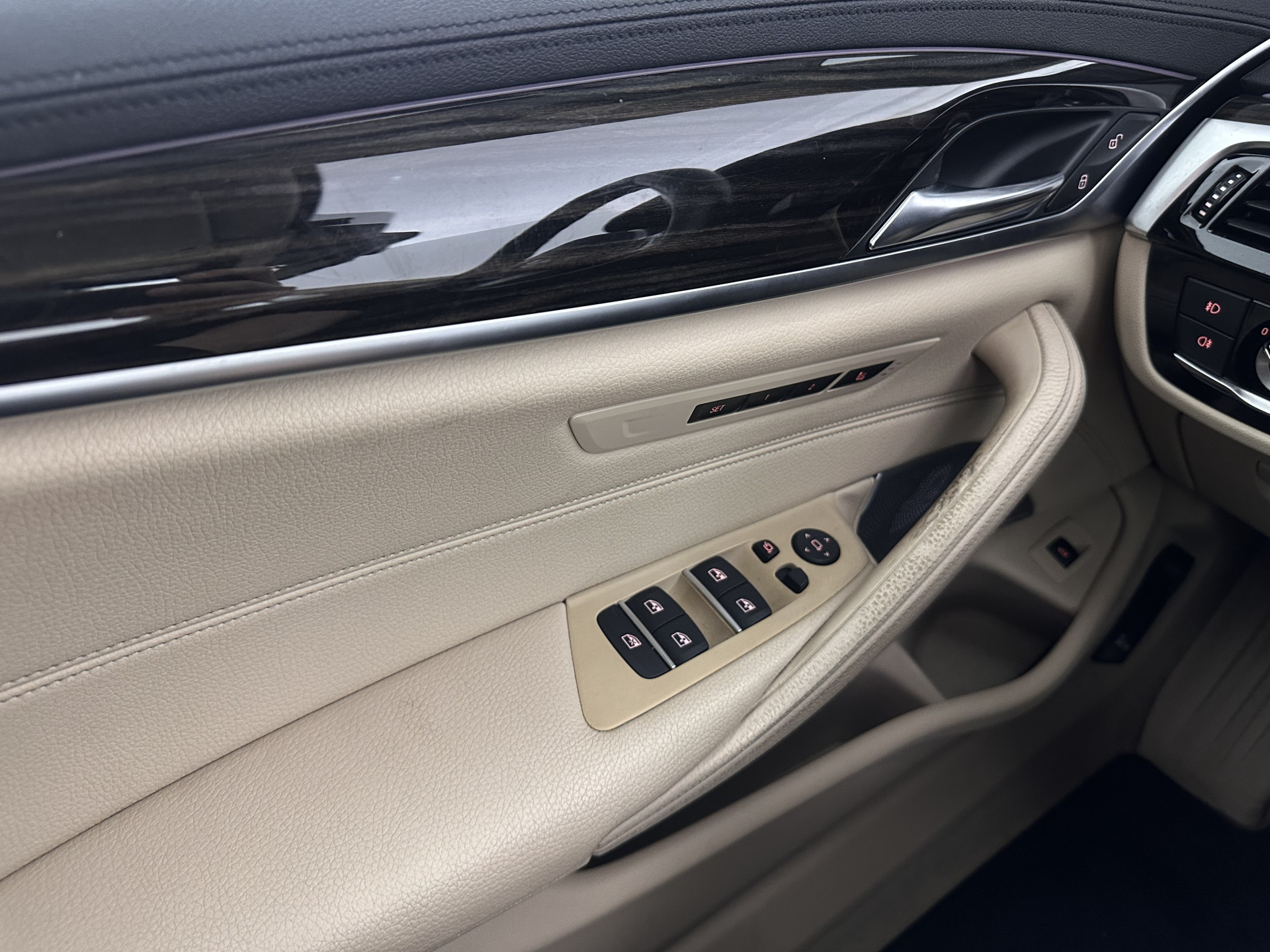 BMW 5-serie Touring 530d High Executive Luxury-Line Aut. *PANO | BOWERS-WILKINS | LEATHER | FULL-LED | ADAPTIVE-CRUISE | BLINDSPOT | MEMORY-PACK | TOPVIEW | HEAD-UP | HEATED-COMFORTSEATS | DIGI-COCKPIT | NAVI-FULLMAP | TOWBAR | 19''ALU*