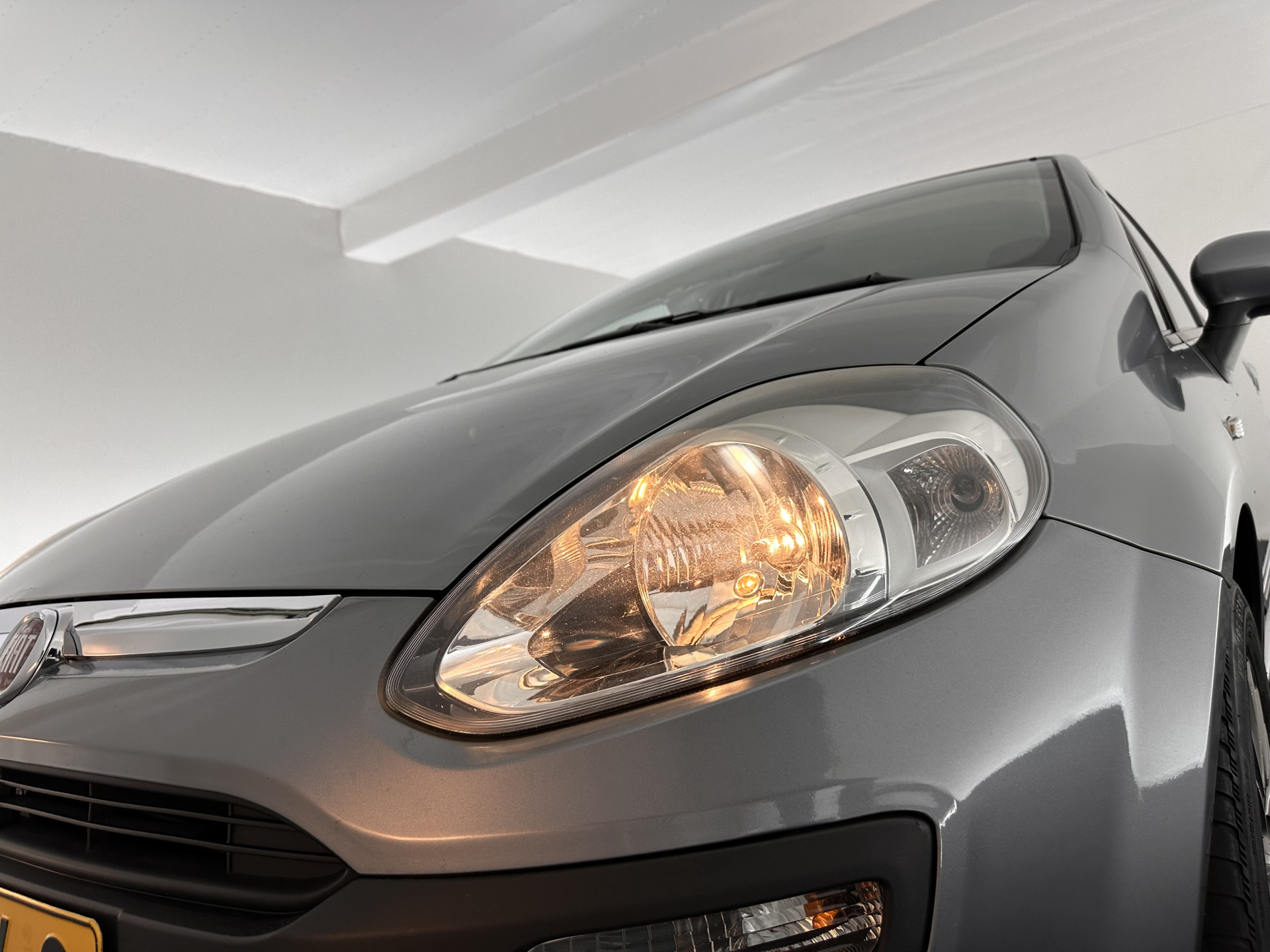 Fiat Punto Evo 1.3 M-Jet Dynamic *ECC | PDC | CRUISE | COMFORT-SEATS | TOWBAR | RADIO-CD/MP3 | 15''ALU *