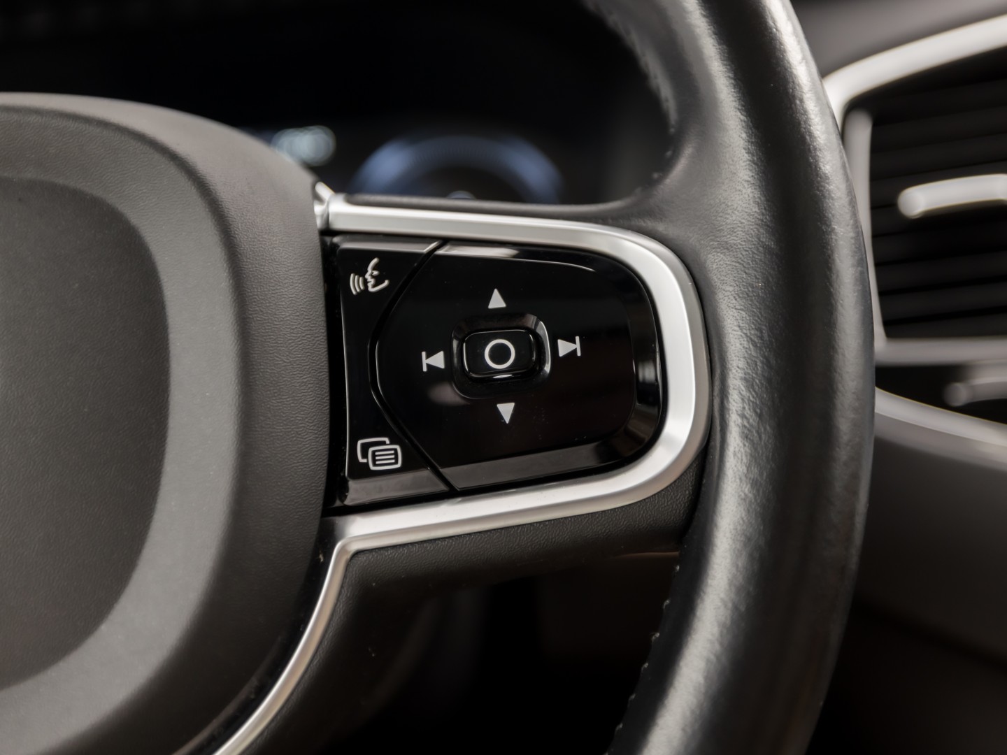 Volvo XC90 2.0 T8 Twin Engine AWD Inscription 7 Persoons 408Pk Automaat (PANORAMADAK, BOWERS&WILKINS, MEMORY SEATS, BRUIN LEDER, CAMERA, STOELKOELING/VERWARMING, HEAD-UP DISPLAY, GETINT GLAS, ELEK ACHTERKLEP, NIEUWSTAAT)
