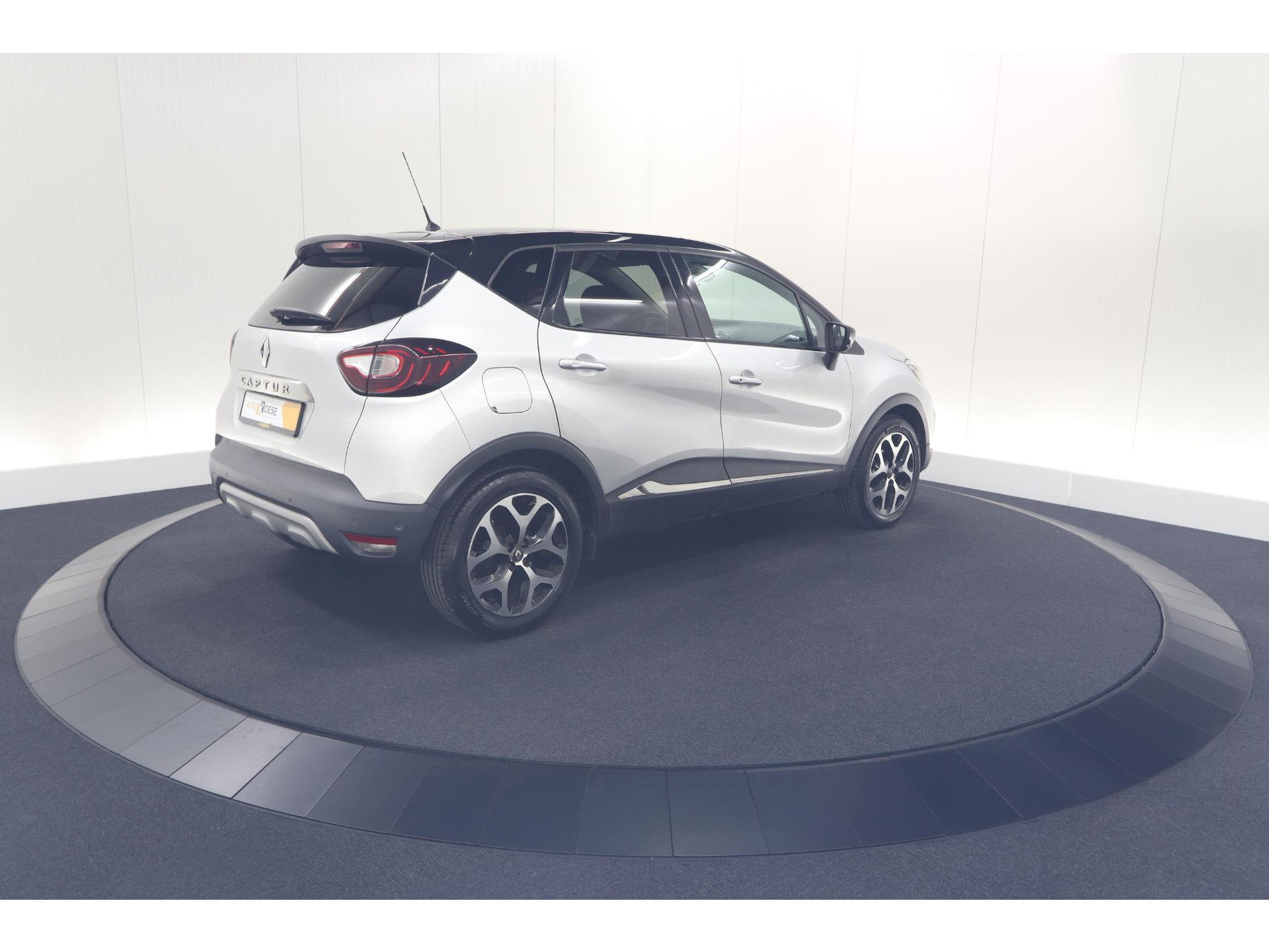 Renault Captur TCe 90 Intens | Camera | Dodehoekdetectie | Navigatie | Parkeersensoren