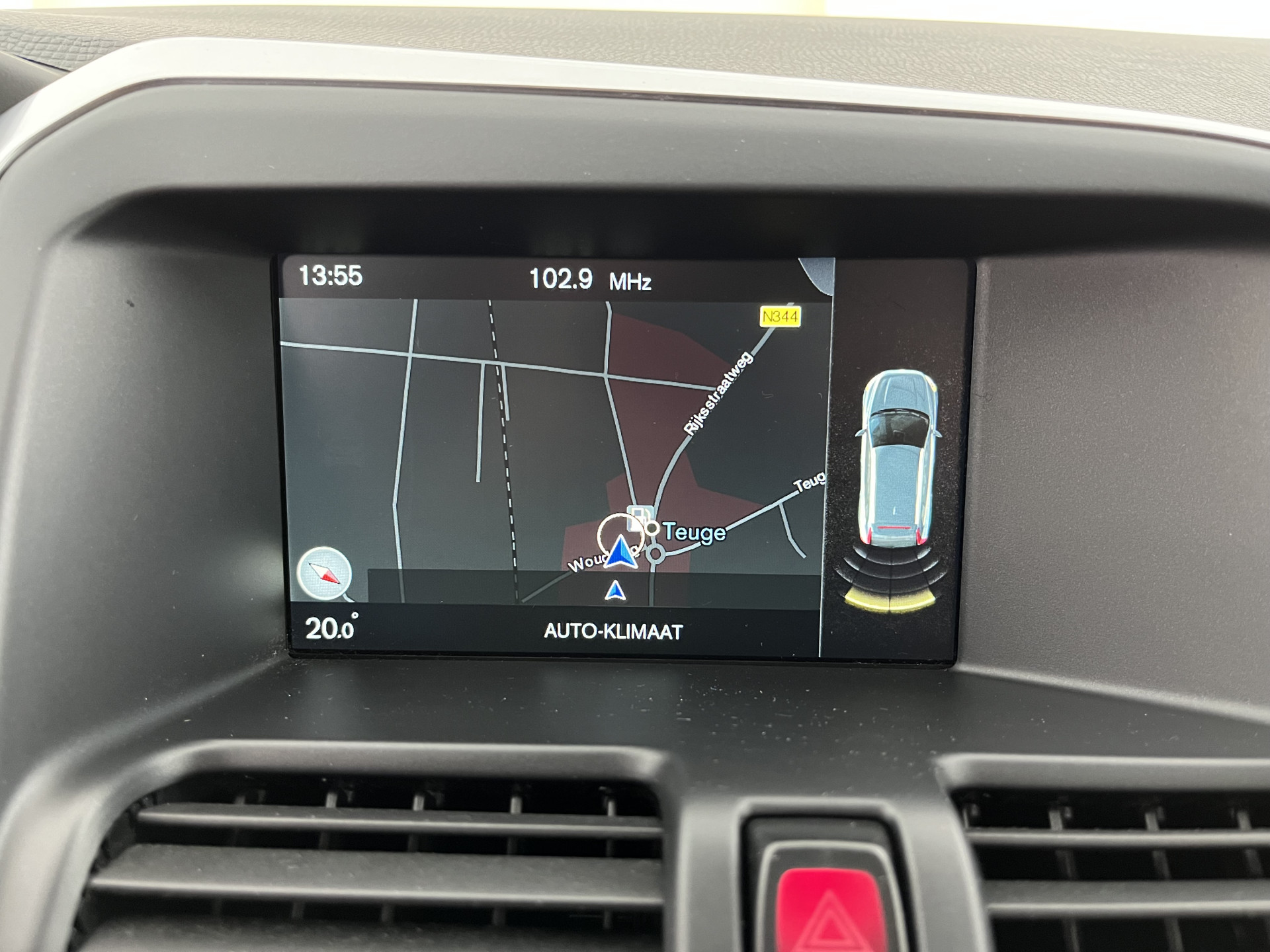 Volvo XC60 2.0 D3 FWD Momentum *LEATHER | NAVI-FULLMAP | COMFORTSEATS | ECC | PDC | CRUISE | PRIVACYGLASS | TOWBAR | 17''ALU*