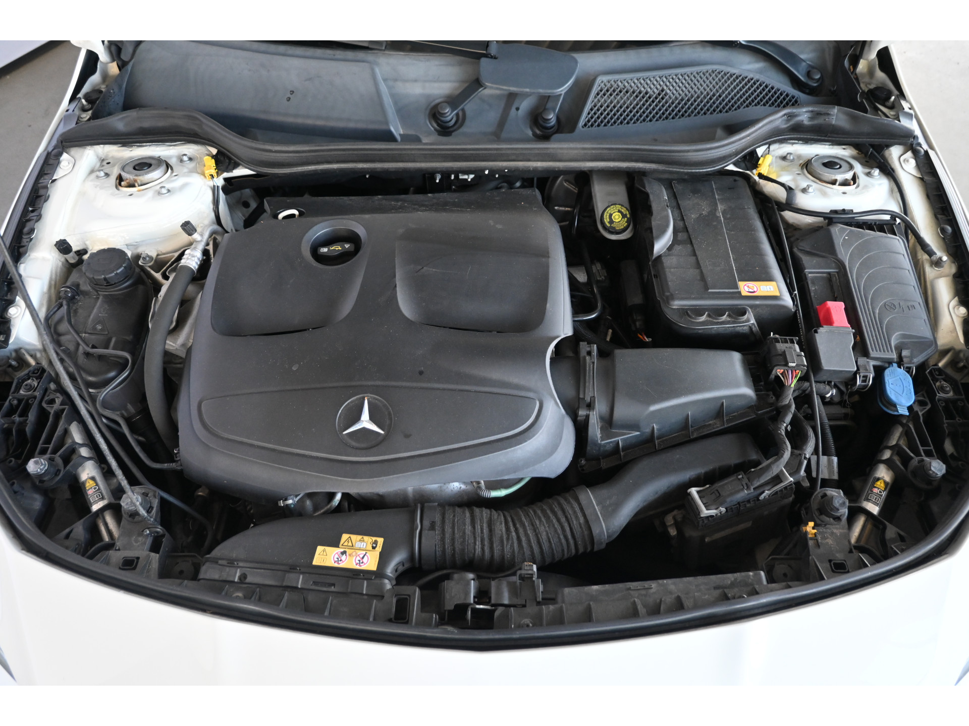 Mercedes-Benz CLA-klasse 200 Ambition Bi-Xenon Cruise Airco PDC Navigatie Inruil Mogelijk!