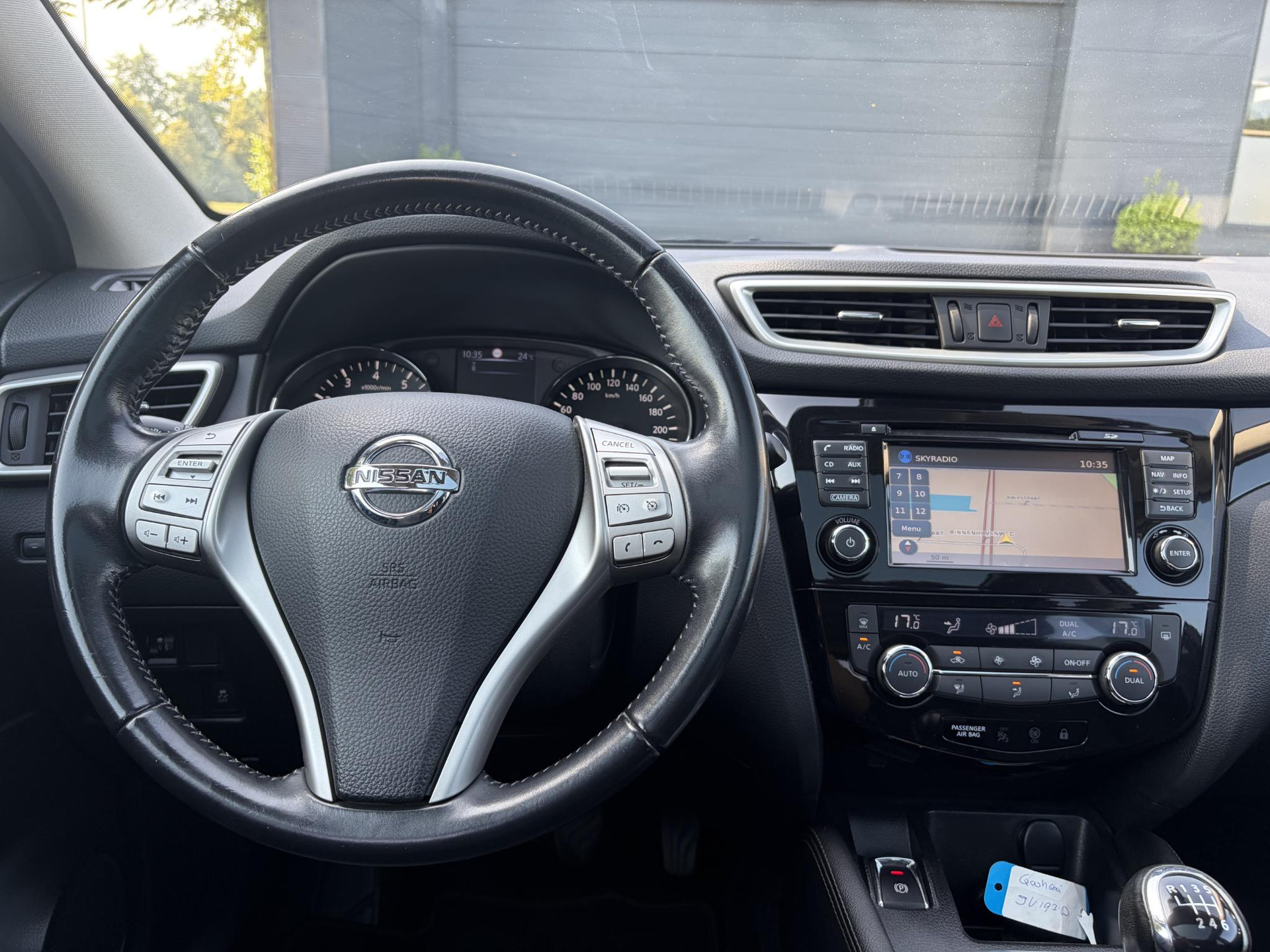 Nissan Qashqai 1.2 N-Connecta 360° Camera,Pano,Trekhaak,Navi,Clima,Cruise,Pdc V+A,Lm velgen,6 Bak,Dakrails,N.A.P,115pk,Apk tot 11-2026