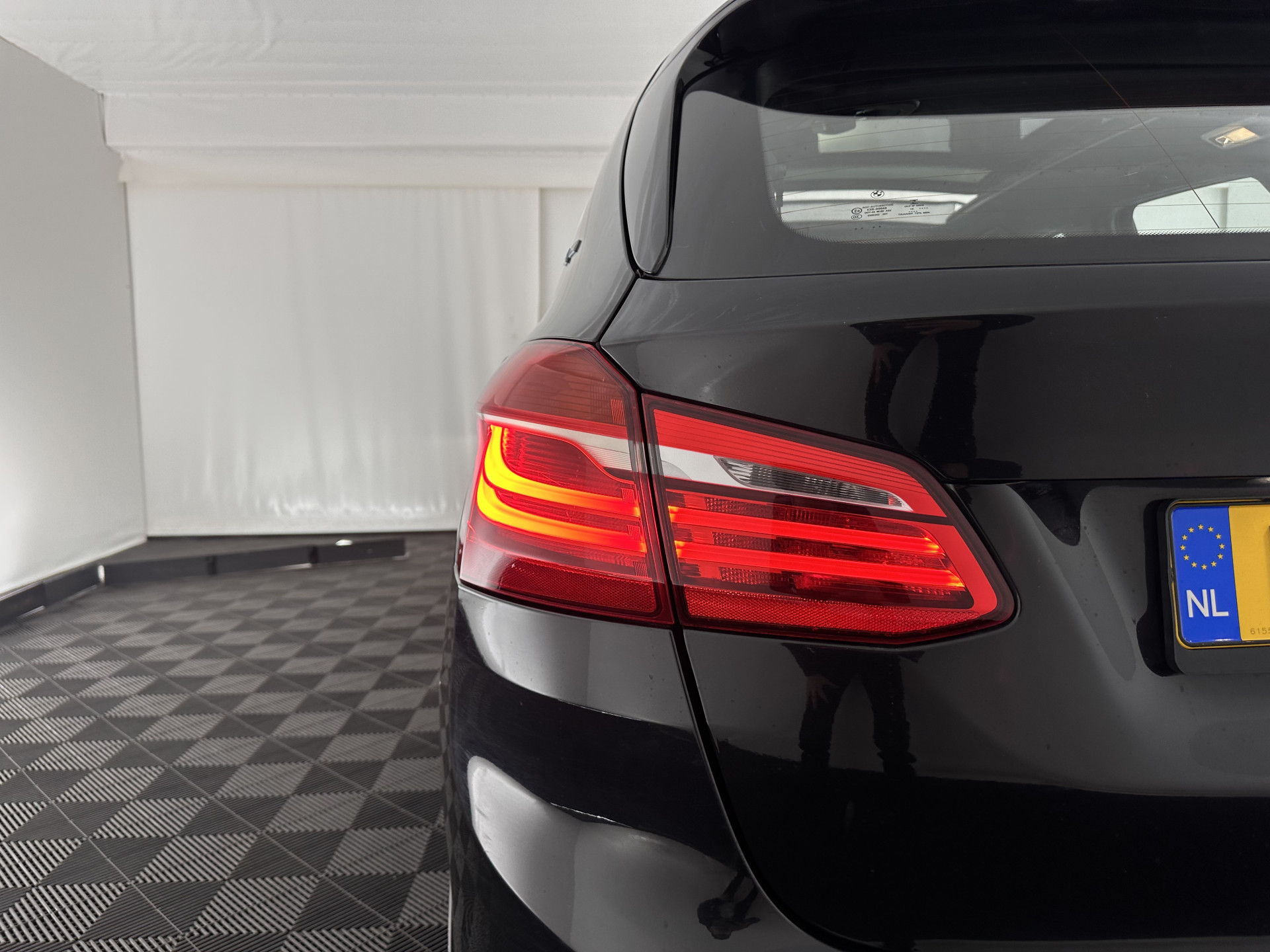 BMW 2-serie Active Tourer 225xeHigh Executive Centennial (Plug-In) Aut. *PANO | LEATHER | FULL-LED | ADAPTIVE-CRUISE | HEATED-SPORTSEATS | NAVI-FULLMAP | HIFI-SOUND | KEYLESS | PRIVACY-GLASS | PDC | TOWBAR | 18''ALU*