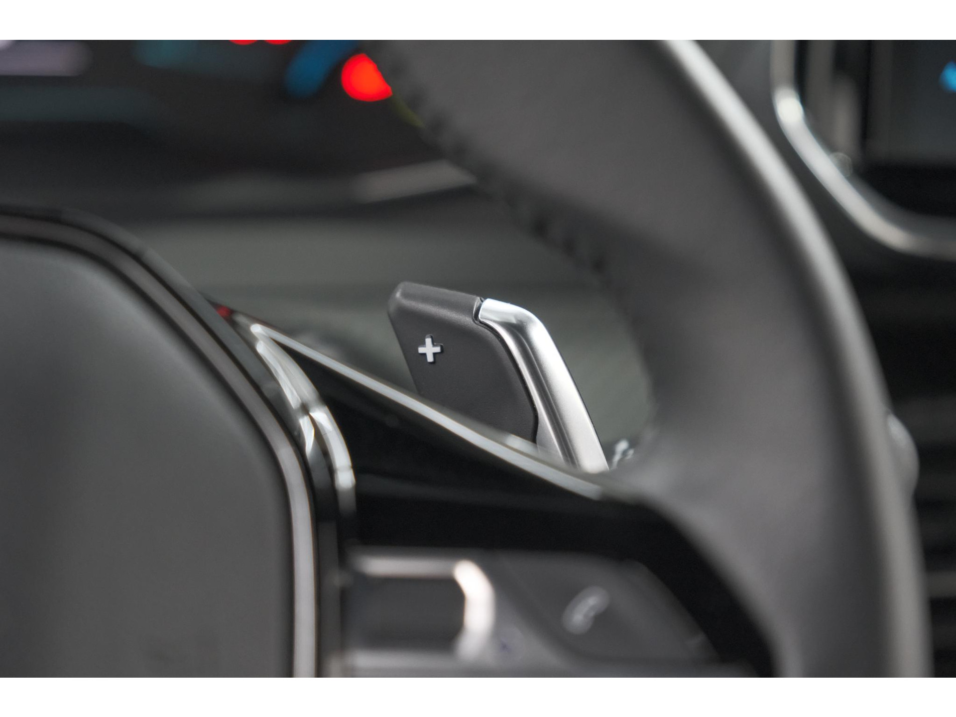 Peugeot 2008 1.2 Hybrid 136 Style | Apple Carplay | Parkeersensoren | Climate control