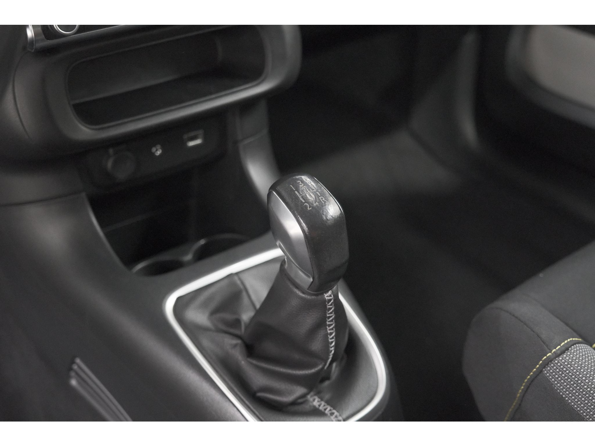 Citroen C3 PureTech 82 S&S Shine | Camera | Navigatie | Climate control | 17 Inch Lichtmetalen Velgen