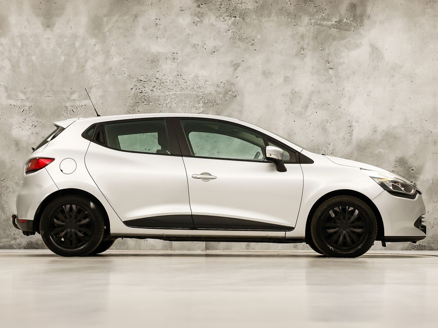 Renault Clio 0.9 TCe Sport (NAVIGATIE, CRUISE, TREKHAAK, SPORTSTOELEN, BLUETOOTH, NIEUWE APK, NIEUWSTAAT)