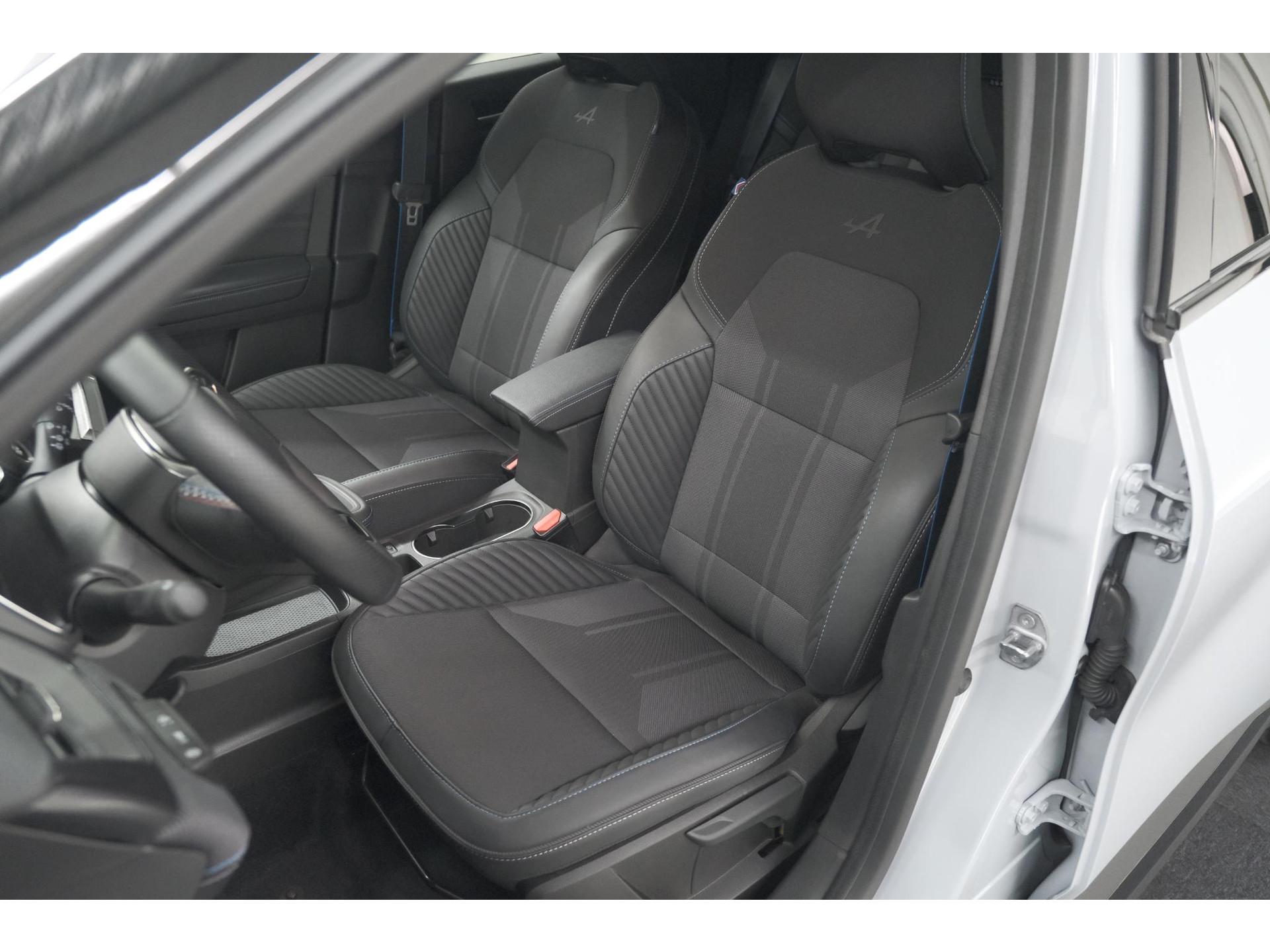 Renault Captur 1.8 E-Tech full hybrid 160 esprit Alpine | 360 Camera | Adaptieve Cruise Control | Dodehoekdetectie | Stuurwielverwarming