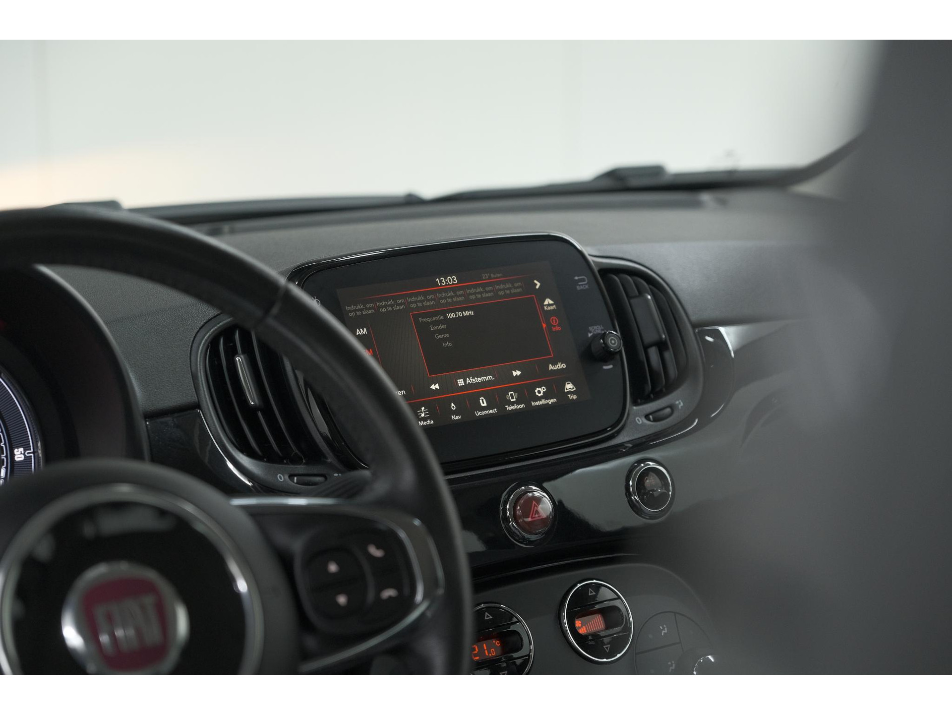 Fiat 500 C TwinAir Turbo Lounge | Parkeersensoren | Climate control | Cruise control | Apple Carplay