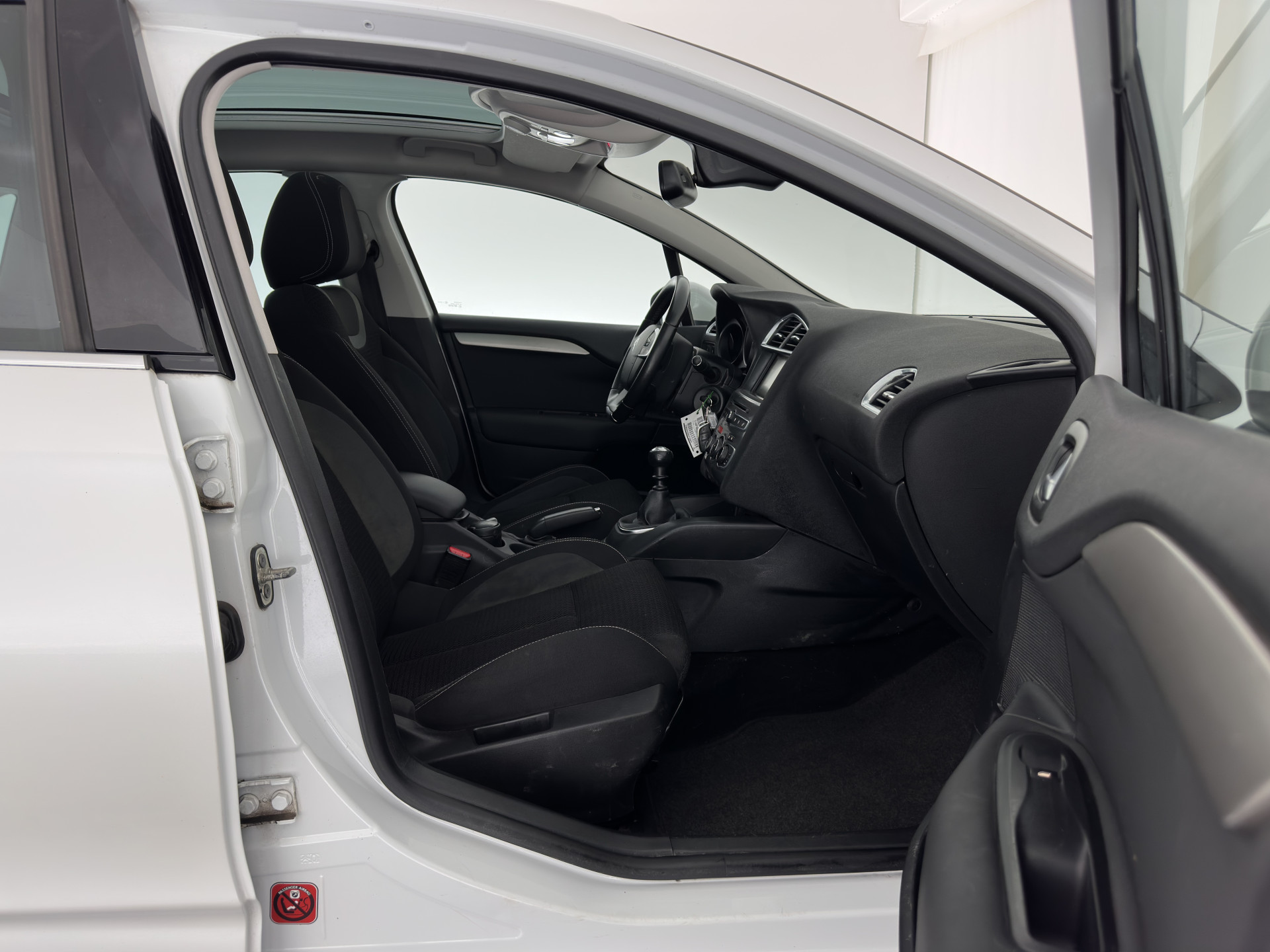 Citroën C4 1.6 BlueHDi Feel *PANO | SPORT-SEATS | PDC | PRIVACY-GLASS | ECC | CRUISE | TOWBAR*