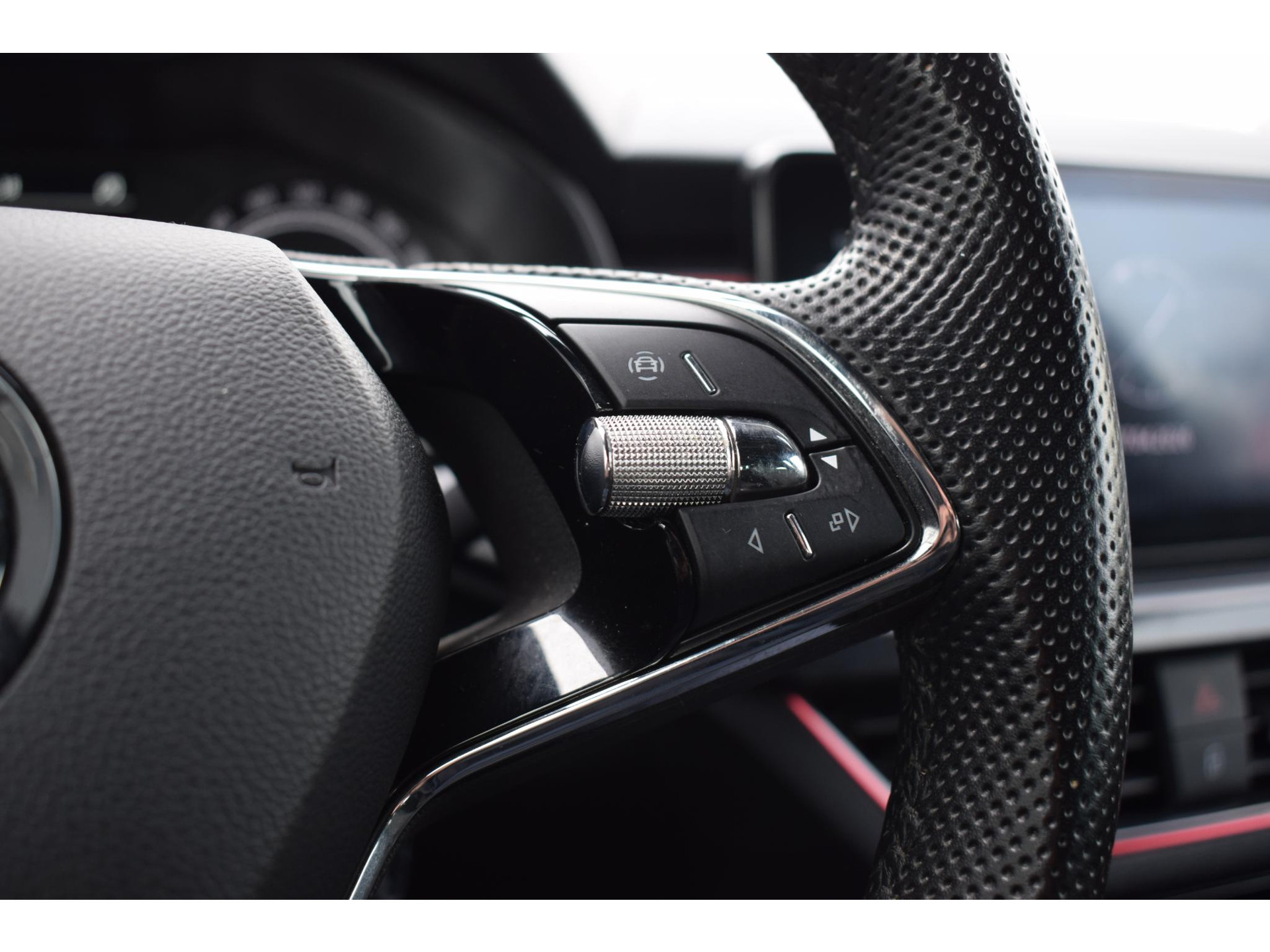 Skoda Kamiq 1.0 TSI Sport Business | Sportstoelen | Apple CarPlay | Climate | Cruise