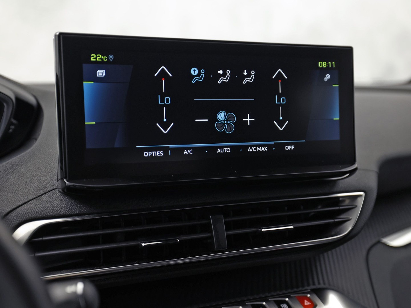 Peugeot 3008 1.6 HYbrid 225 Allure Sport 225Pk Automaat (APPLE CARPLAY, GROOT NAVI, 360 CAMERA, LEDER, SPORTSTOELEN, KEYLESS, GETINT GLAS, ZWART HEMEL, NIEUWSTAAT)