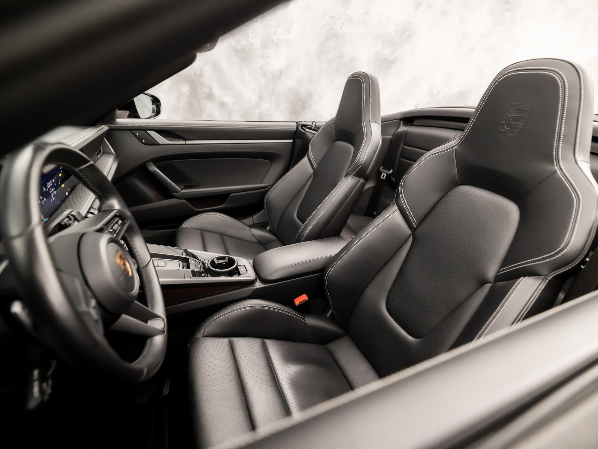 Porsche 911 Cabrio 3.0 Carrera 385Pk (SPORT CHRONO PAKKET, SPORTUITLAAT, BOSE AUDIO, LED MATRIX, APPLE CARPLAY, CAMERA, SFEERVERLICHTING, STOELVERWARMING, NIEUWSTAAT)