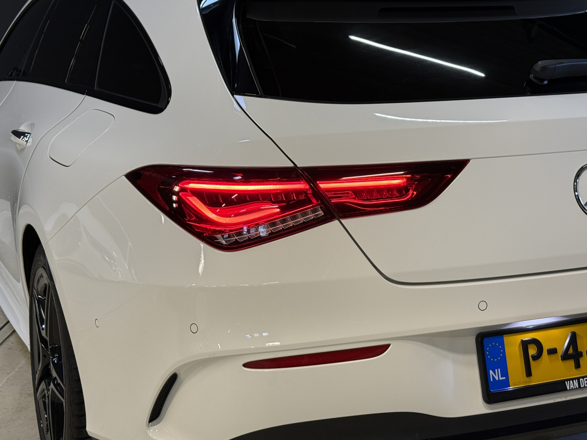 Mercedes-Benz CLA-klasse Shooting Brake 200 Business Solution AMG | Panoramadak | Sfeerverlichting | Multibeam