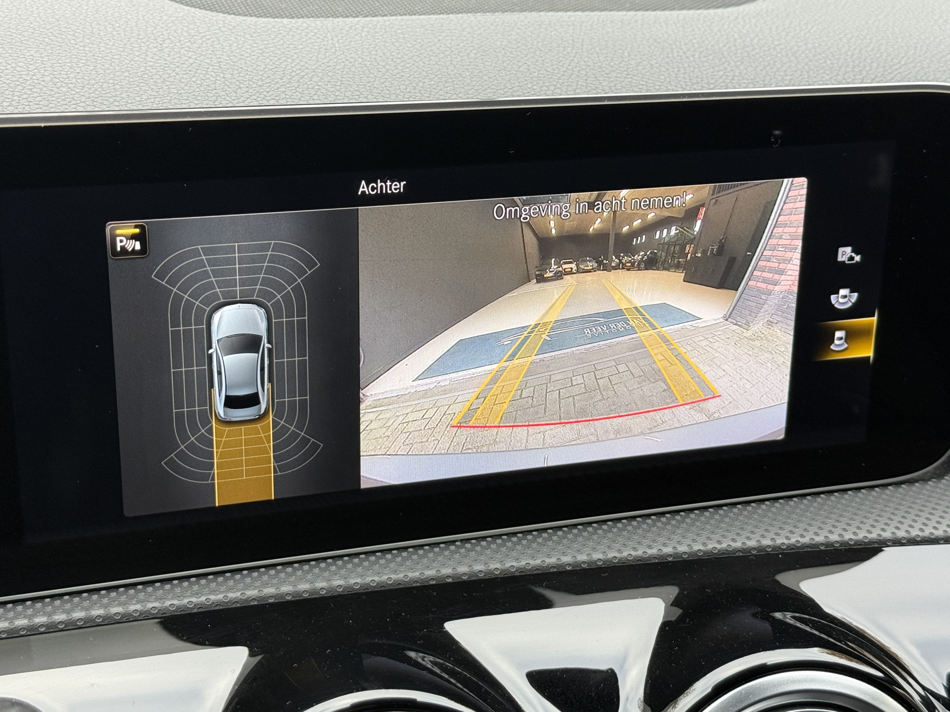 Mercedes-Benz A-klasse 220 4MATIC Premium | Panoramadak | Sfeerverlichting | Camera