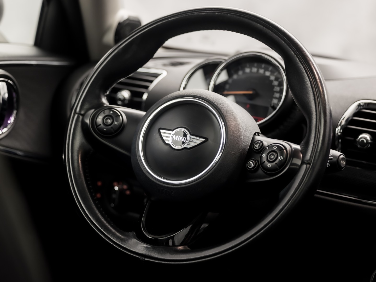 MINI Clubman 2.0 Cooper S Chilli 192Pk Automaat (PANORAMADAK, GROOT NAVI, MEMORY SEAT, LEDER, HARMAN/KARDON, CAMERA, STOELVERWARMING, LED KOPLAMPEN, NIEUWSTAAT)