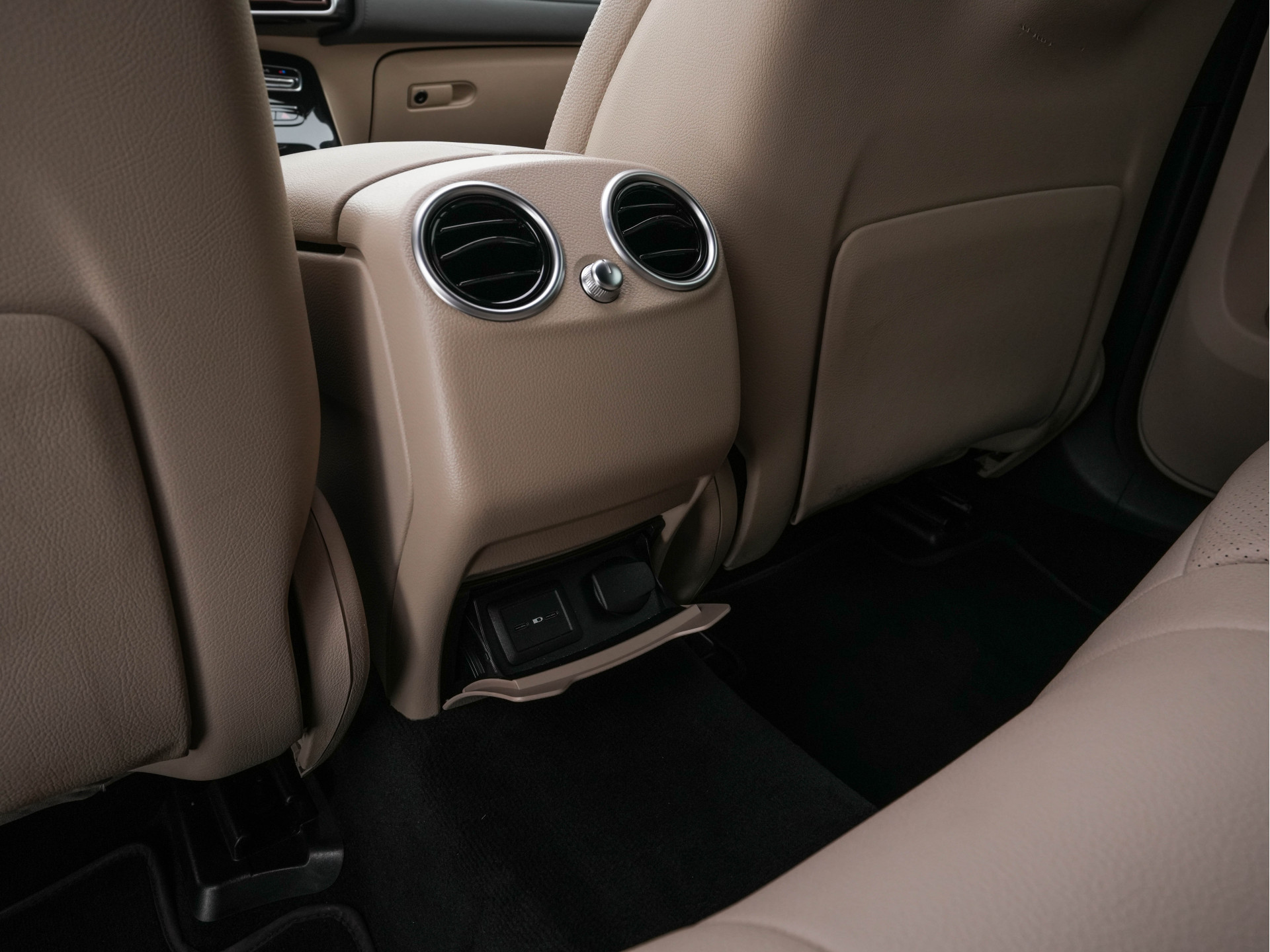 Mercedes-Benz EQC 400 4MATIC Business Solution 80 kWh (3-Fase) {SOH-93%} (INCL-BTW) *AUT | SUNROOF | WIDE-SCREEN-DIGI-COCKPIT | MEMORY-PACK | SURROUND-VIEW | KEYLESS | ARTICO-FULL-LEATHER | SPORT-SEATS | DAB+ | 19 ''*