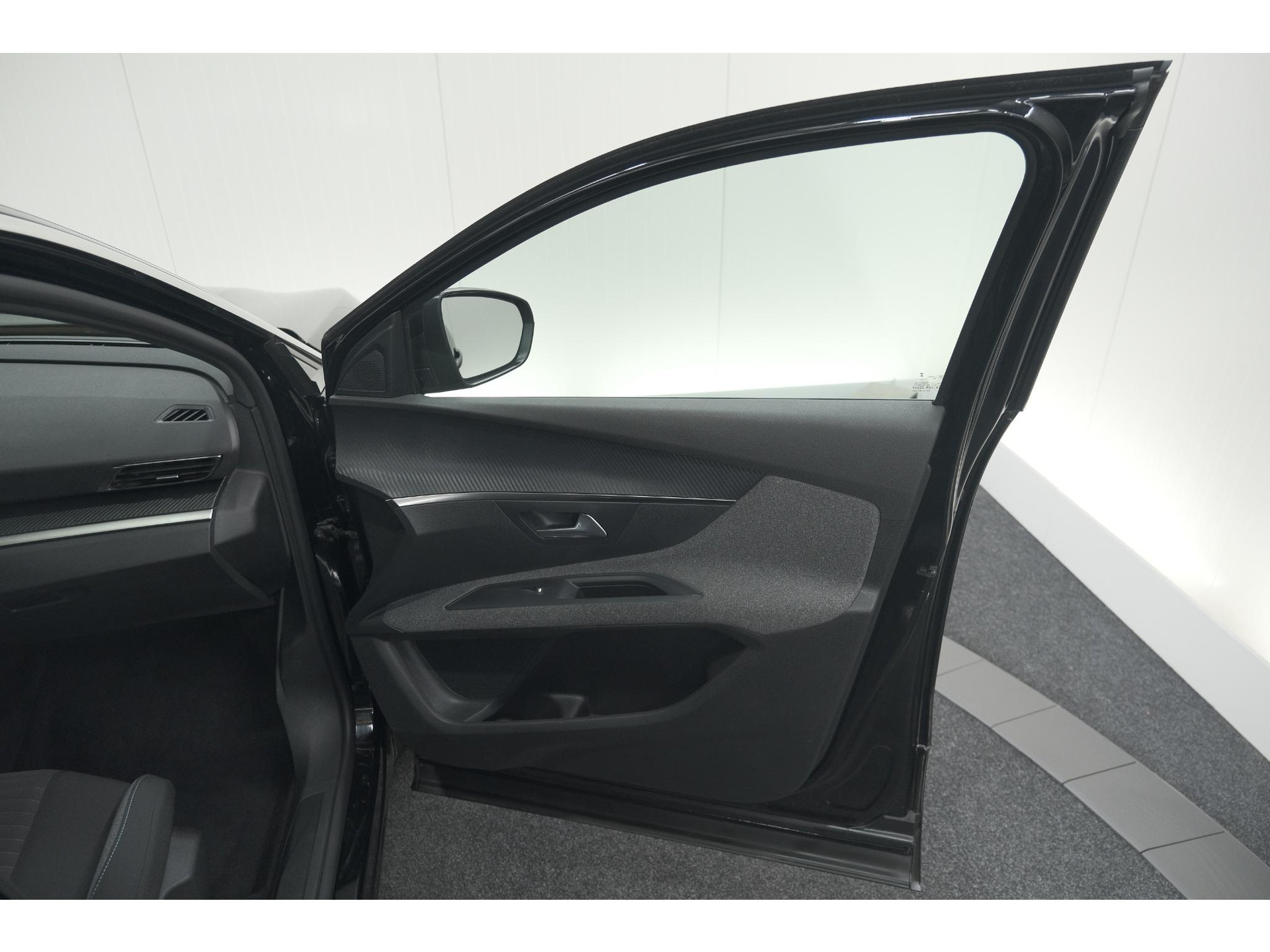 Peugeot 5008 PureTech 130 EAT8 Active Pack Business | 7 Zitplaatsen | Camera | Navigatie | Apple Carplay | Parkeersensoren