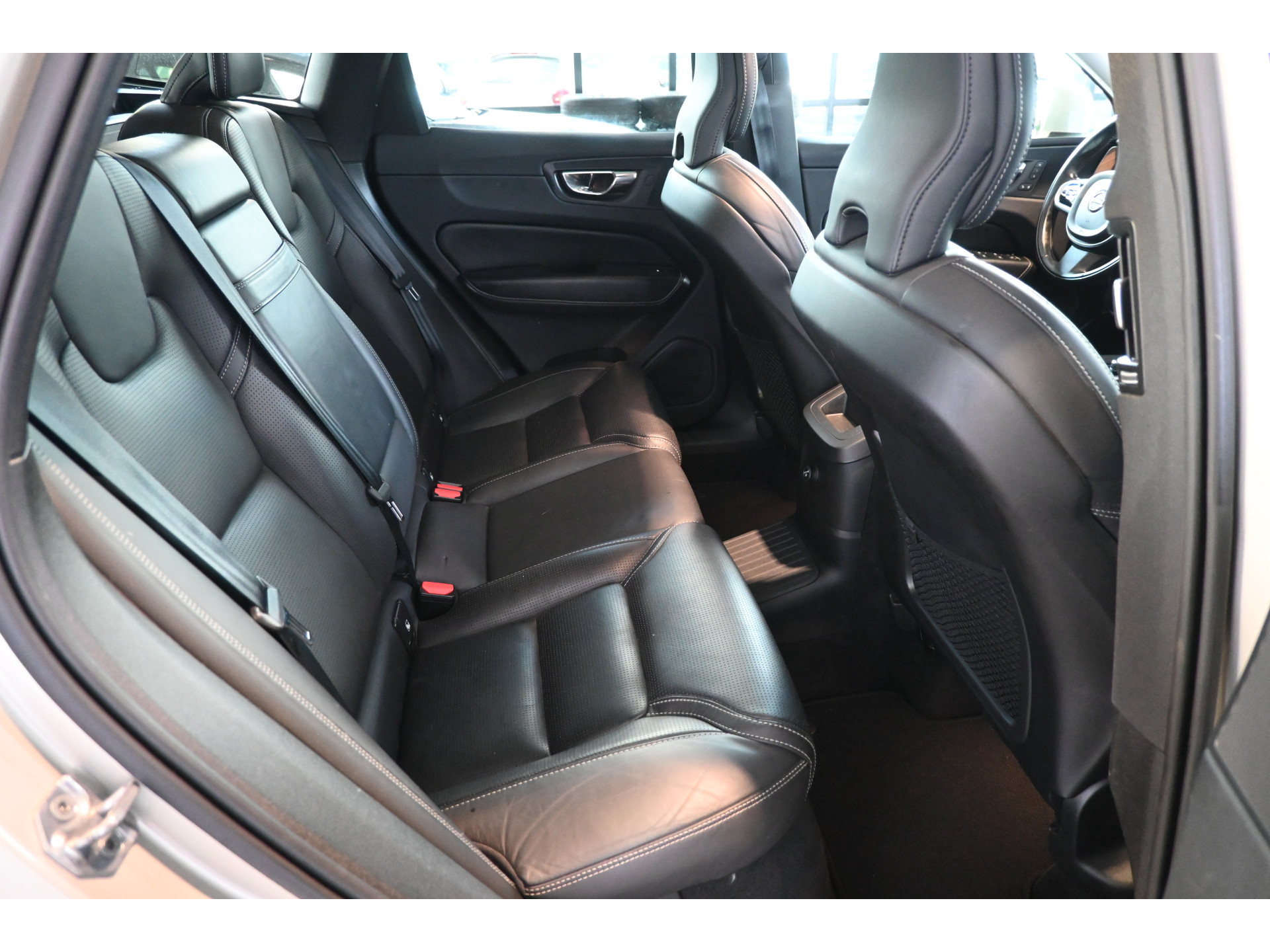 Volvo XC60 2.0 T8 Twin Engine AWD Inscription Harman/Kardon Navigatie Panoramadak Carplay Goed Onderhouden! Inruil Mogelijk!
