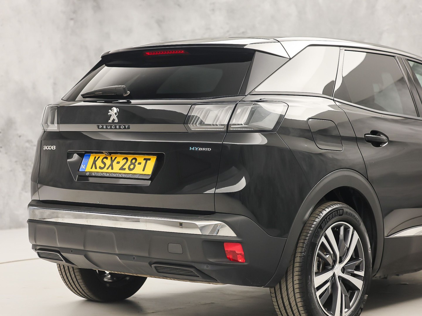 Peugeot 3008 1.6 HYbrid 225 Allure Sport 225Pk Automaat (APPLE CARPLAY, GROOT NAVI, 360 CAMERA, KEYLESS, SPORTSTOELEN, LEDER, GETINT GLAS, ZWART HEMEL, NIEUWSTAAT)